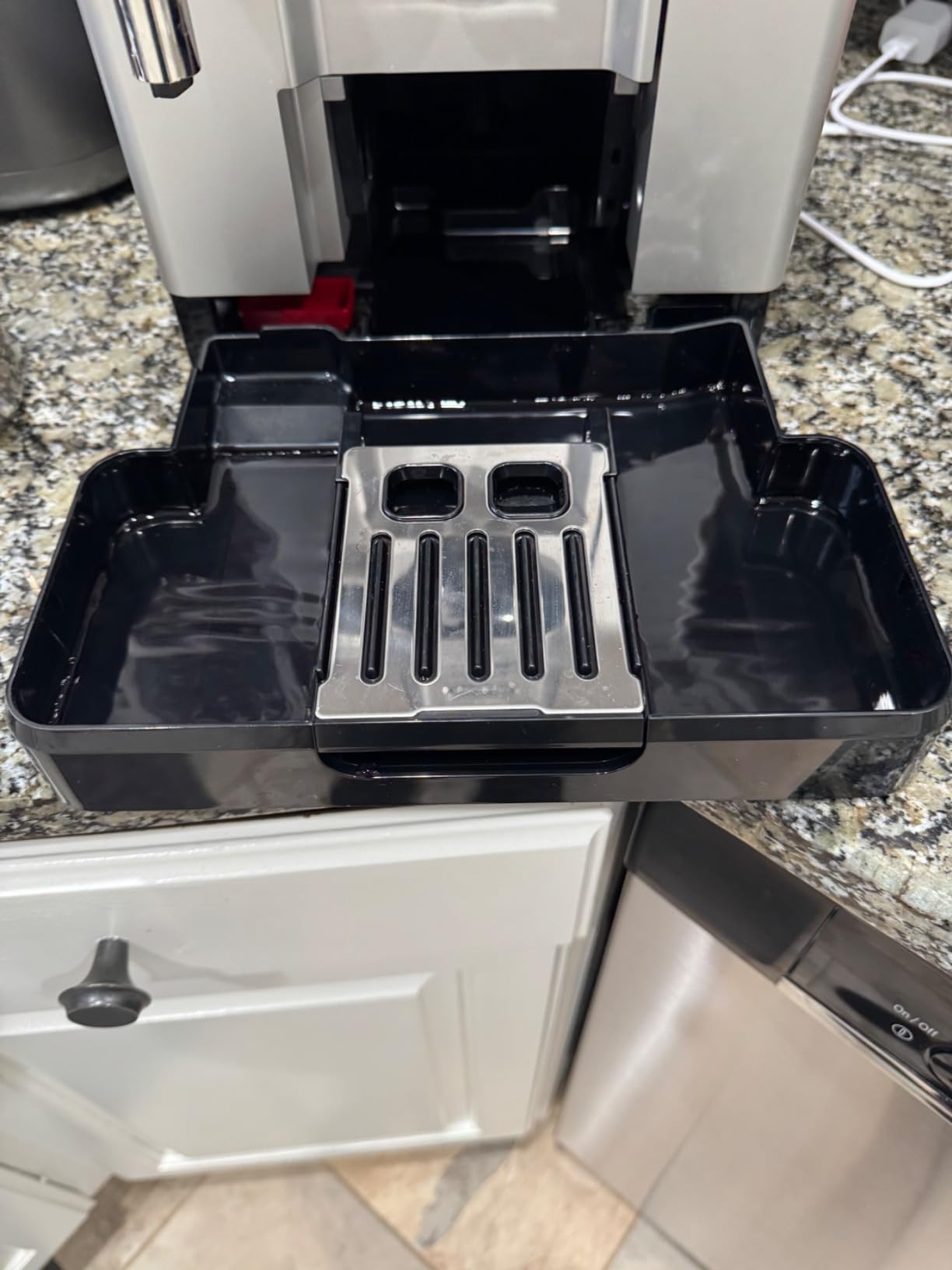 De'Longhi Eletta Explore Espresso Machine with Coffee Grinder, Milk Frother | 50+ One-Touch Recipes, Travel Mug, Hot & Cold Frother, Built-in Grinder, 4 User Profiles customer photo 2