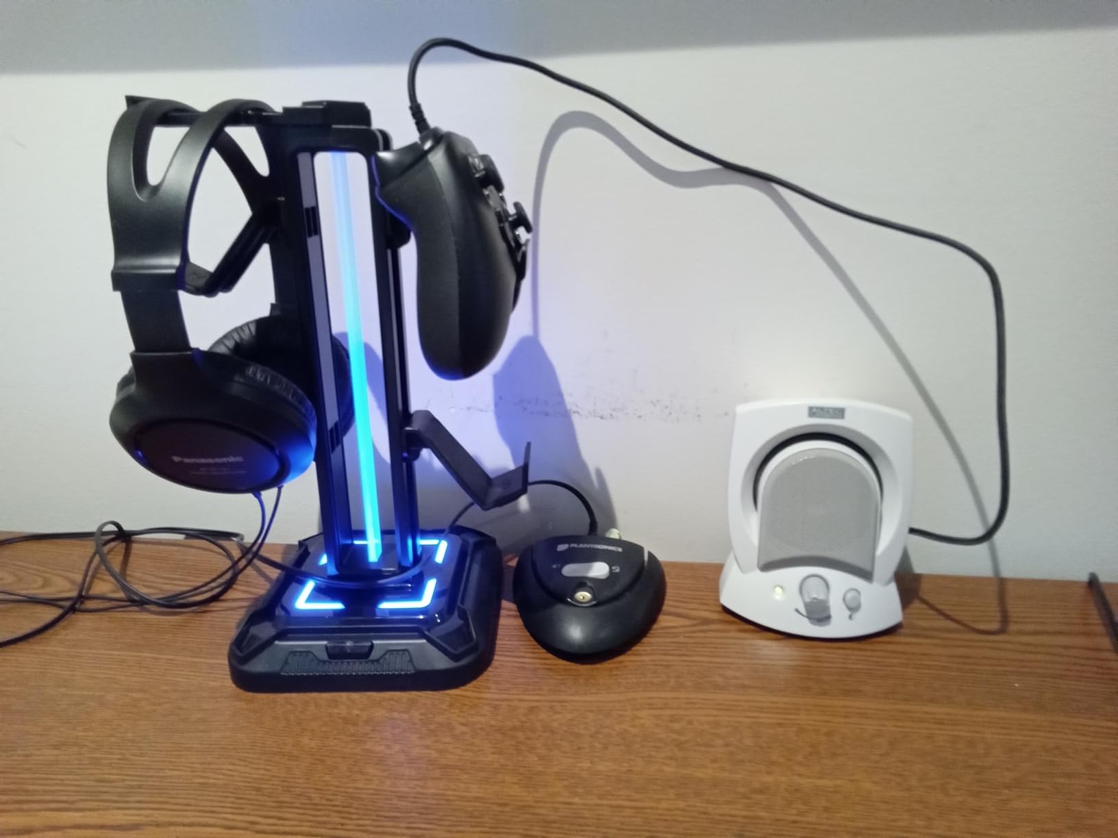 KDD RGB Headset Stand with 9 Light Modes - Controller Holder for Desk - Rotatable Headphone Stand & Detachable Controller Hook for PC customer photo 2