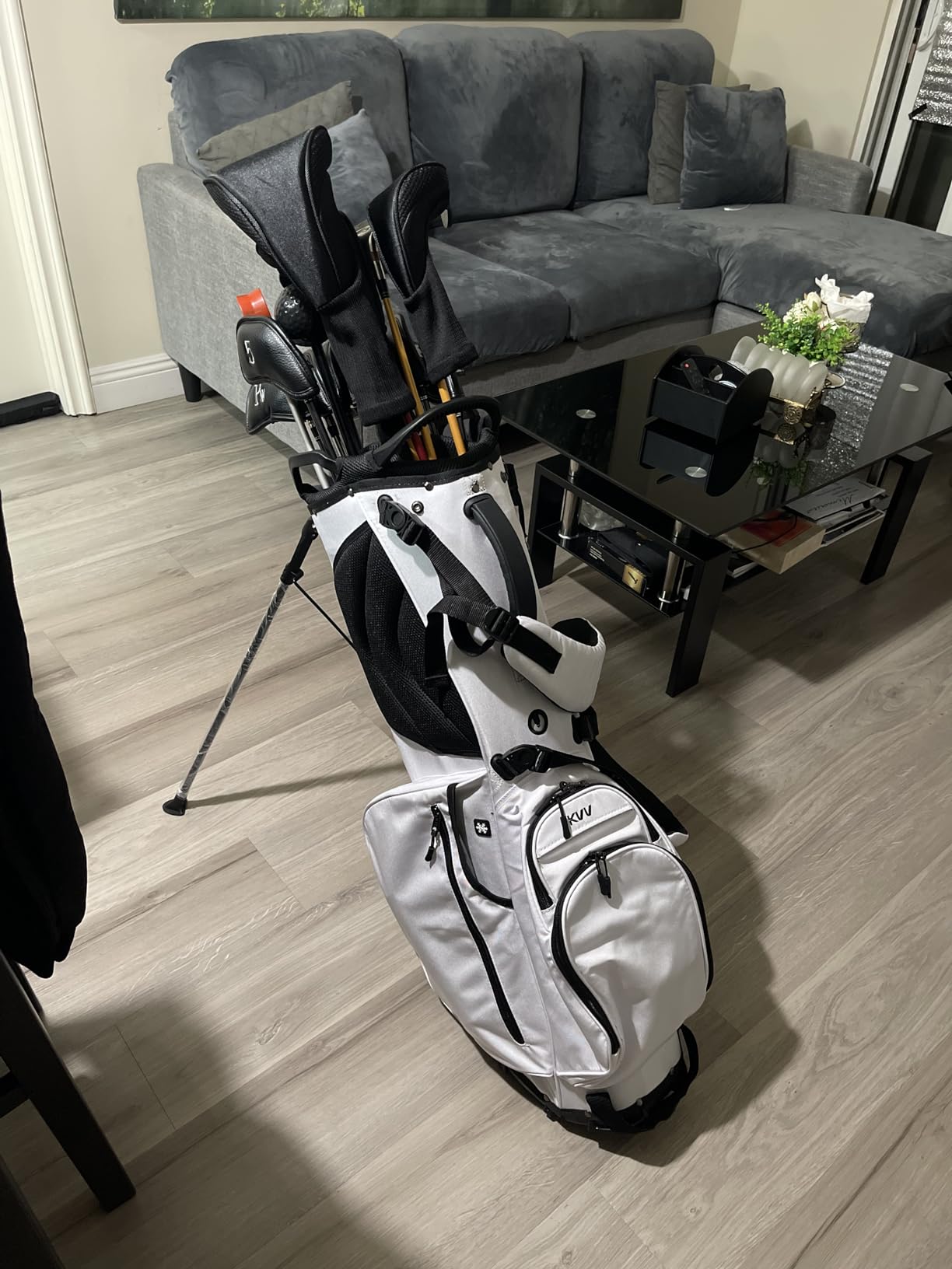 KVV Lightweight Golf Stand Bag with 7 Way Full-Length Dividers, 5 Zippered Pockets, Automatically Adjustable Dual Straps, Elegant Design customer photo 1