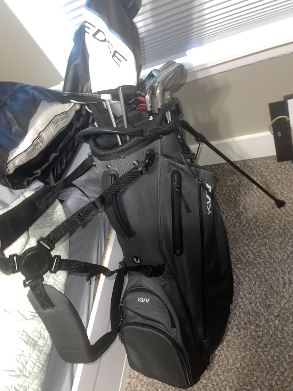 KVV Lightweight Golf Stand Bag with 7 Way Full-Length Dividers, 5 Zippered Pockets, Automatically Adjustable Dual Straps, Elegant Design customer photo 2