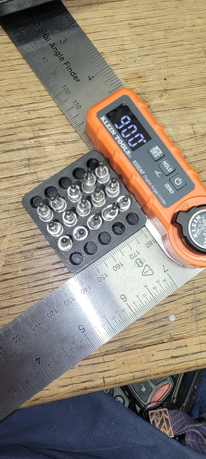 Klein Tools 935DAF Digital Angle Finder, Precision Measurements, Miter Saw Protractor Angle Calculation and Portable Design customer photo 2