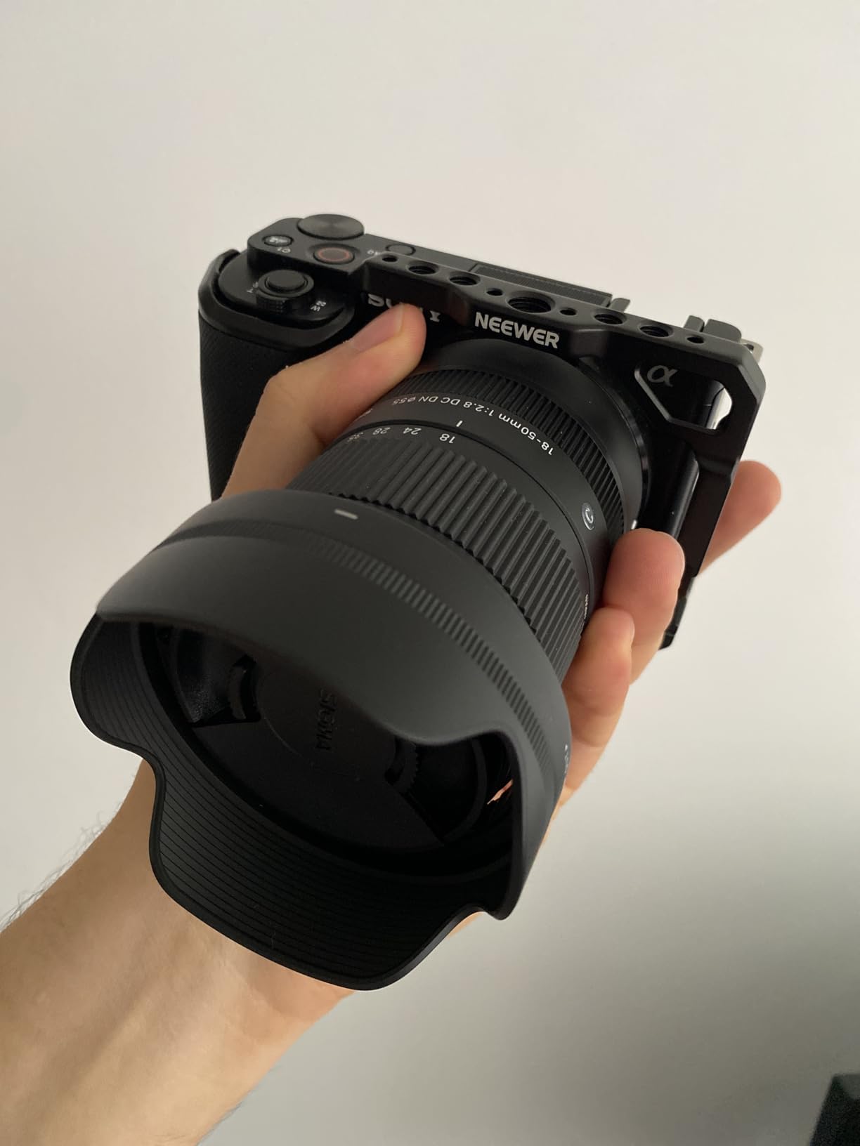 NEEWER ZV-E10 Camera Cage with Silicone Grip, 1/4