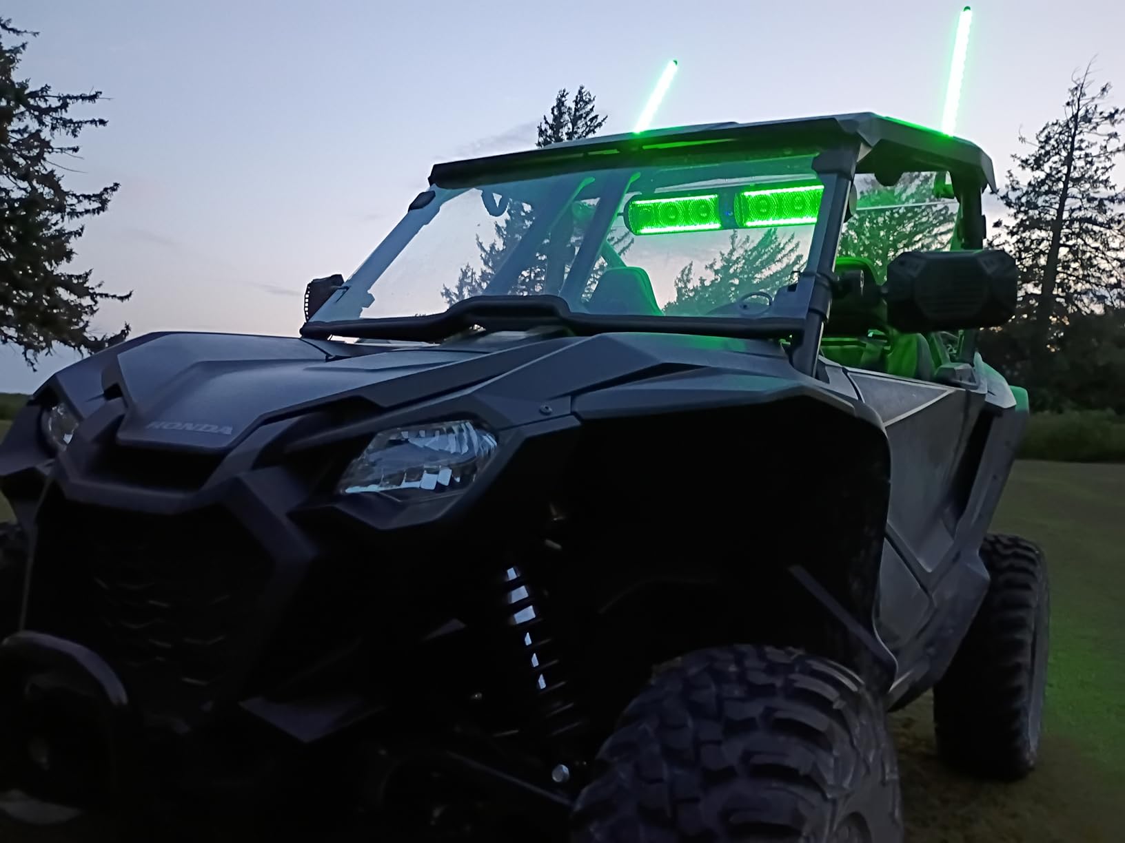 KEMIMOTO UTV Sound Bar 28 Inch Compatible with Polaris RZR Can-Am X3 CFMOTO | 6 Speaker, 4X Subwoofers, 2X Tweeters, Dynamic RGB Modes, Wireless Audio Streaming, App Control, Fits 1.56