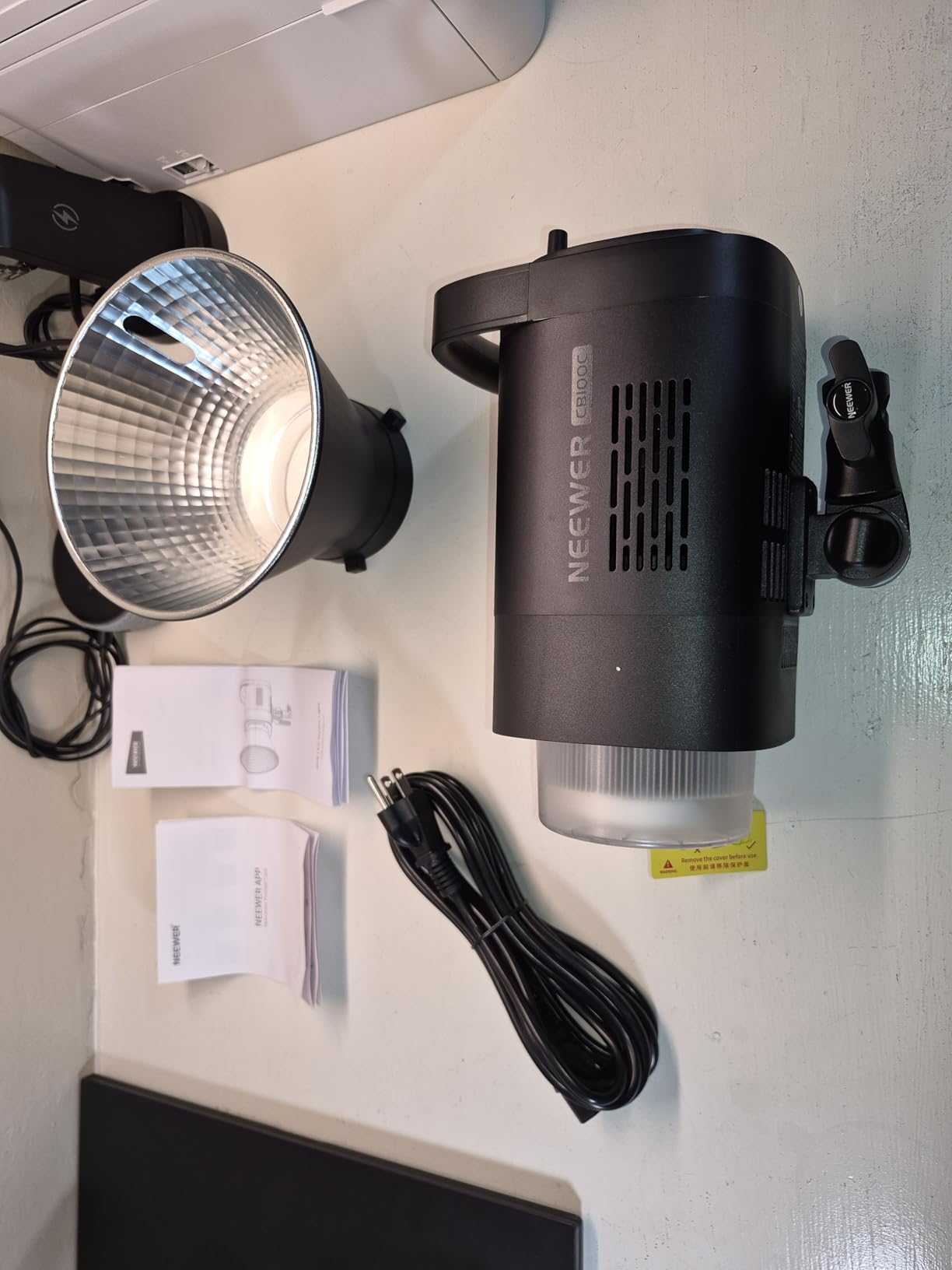 NEEWER CB100C 130w RGB LED Video Light, APP/2.4G Control 360° Full Color 2700K-6500K 27000lux/m COB Bowens Mount Silent Continuous Output Lighting TLCI/CRI97+ 17 Scenes for Video Recording Photography customer photo 2