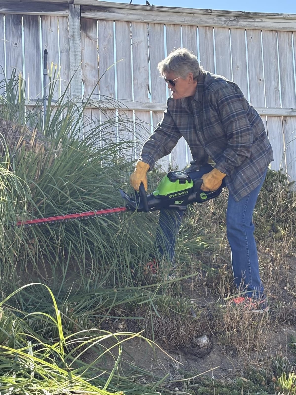 Greenworks 80V 26 in Cordless Hedge Trimmer, 2.0 Ah Battery and Charger customer photo 1