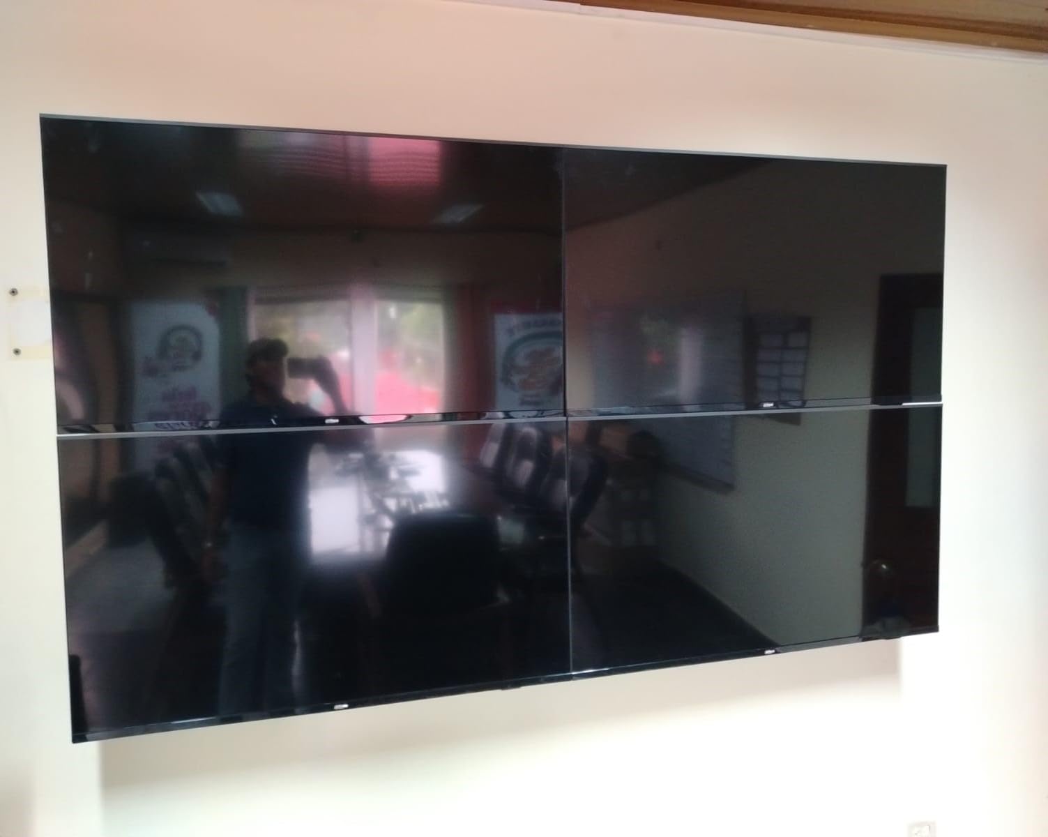 Mount Plus POP-48T Pop Out Video Wall Mount System for 37 to 70