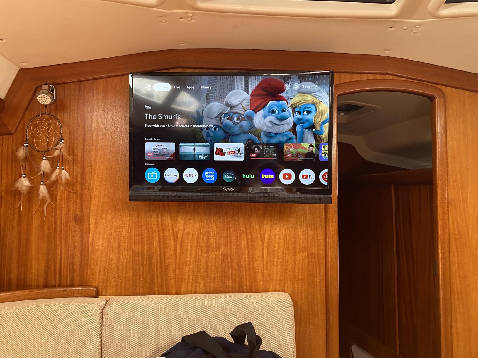 SYLVOX 32 inch RV TV, 12V TV for RV Camper, 1080P Smart TVs Flat Screen | DC/AC Power, 9-32V, Low Energy Consumption, Seismic Design, Support Bluetooth WiFi, for Car RV Camper Truck & Home Kitchen customer photo 1