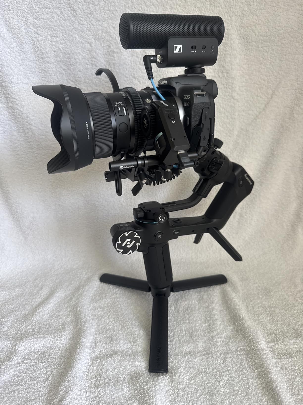 FeiyuTech SCORP 2 Gimbal Stabilizer for DSLR and Mirrorless Camera, Integrated AI Tracking Sensor, 3-Axis Camera Stabilizer for Sony Canon Panasonic Nikon, 2.5kg Payload Touch Screen Vertical Shooting customer photo 1