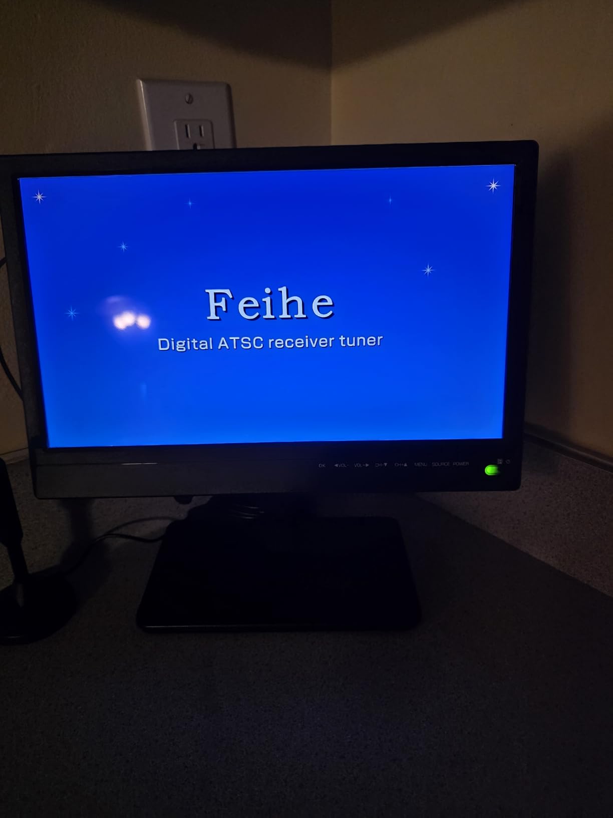 Feihe 14 Inch Small TV - HD LCD Flat Screen Kitchen TV with Digital Tuner, HDMI/USB/VGA, Built-in Stand and Remote Control, Suitable for RV, Camping, and Offices (No Smart TV) customer photo 1
