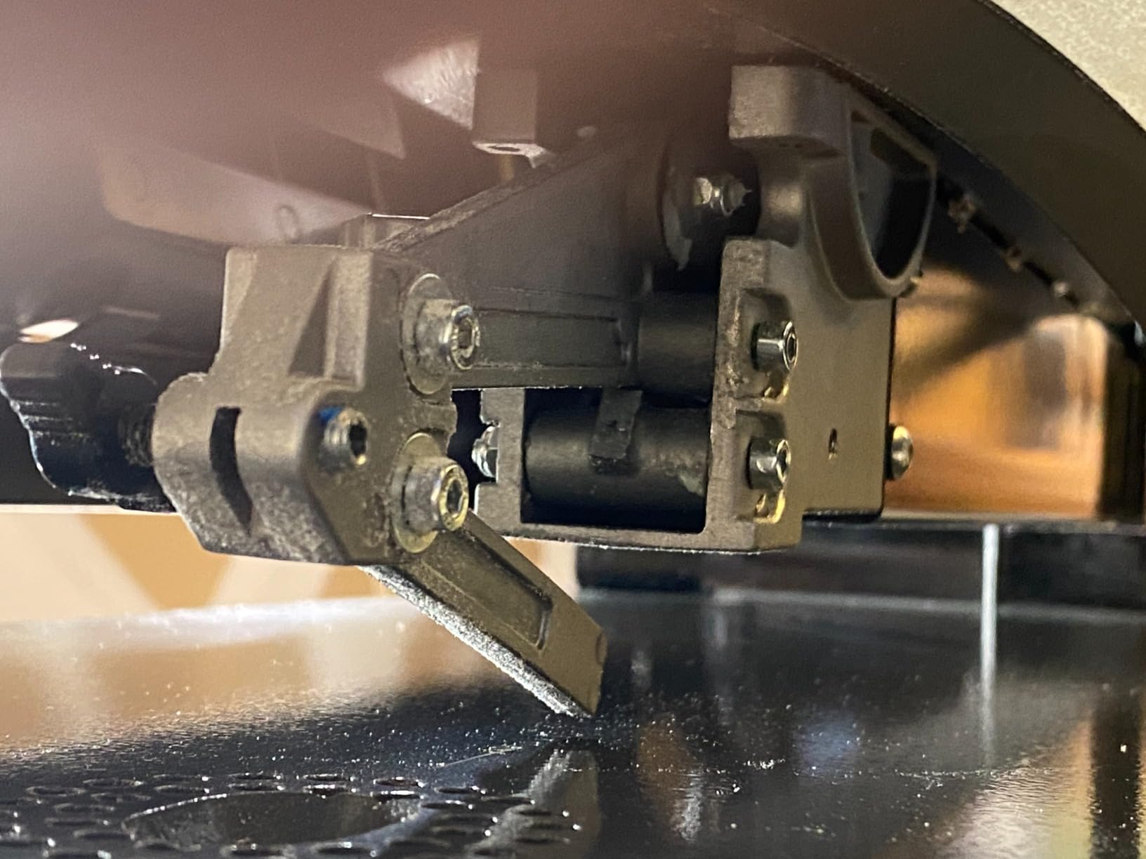 BUCKTOOL 22-Inch Scroll Saw, 1/5 HP 1.3A Power Scroll Saws for Woodworking | 360-1550 RPM Variable Speed, 27 x 13-Inch Worktable, Beveling Arm and 15/18 TPI Pinless Scroll Saw Blades for Angled Cuts customer photo 2
