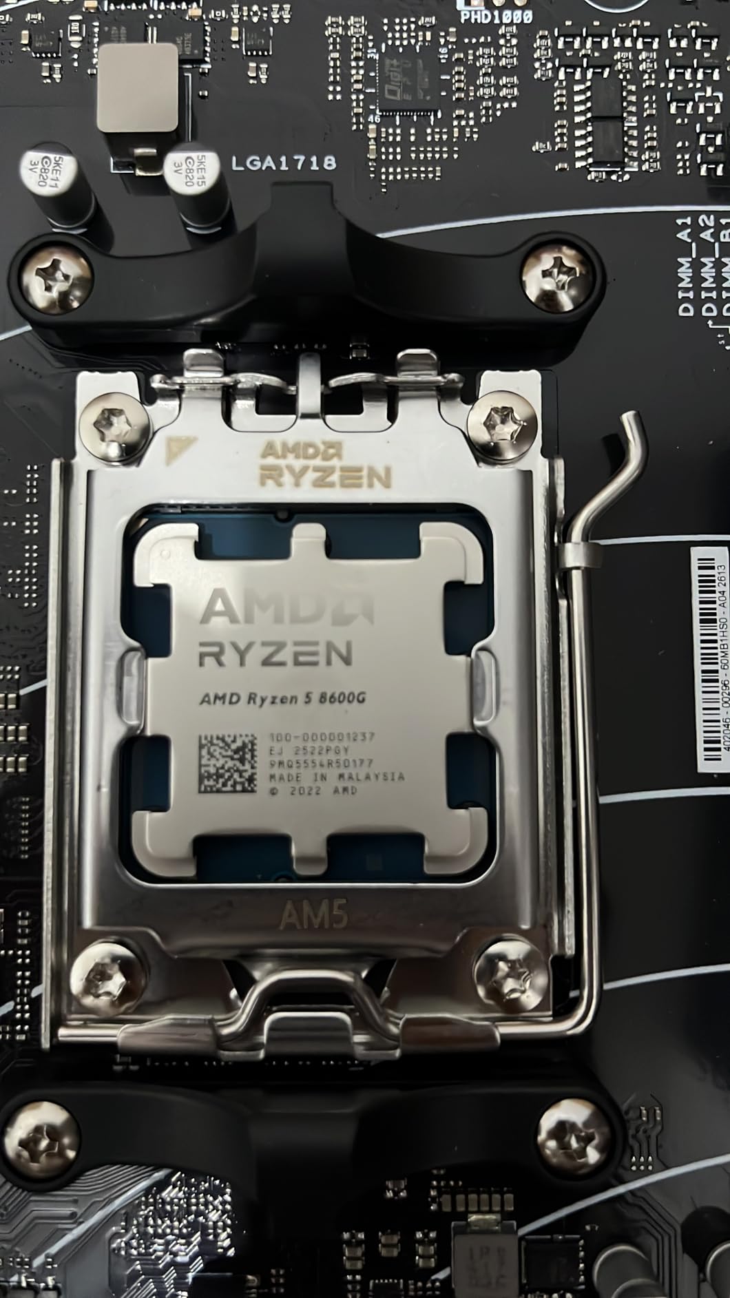 AMD Ryzen 5 8600G 6-Core 12-Thread Desktop Processor customer photo 2