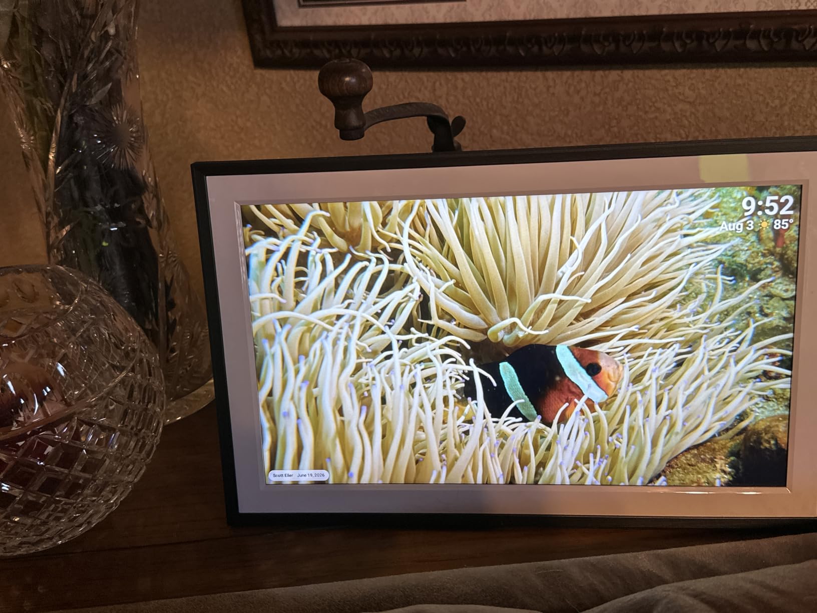 Digital Picture Frame, Frameo 15.6'' Digital Photo Frame WiFi Large Display | 1920*1080 IPS FHD Touch Screen, Wall-Mountable, Electronic Photo Frame Slideshow, Share Video, Birthday Gifts for Mom, Women customer photo 1
