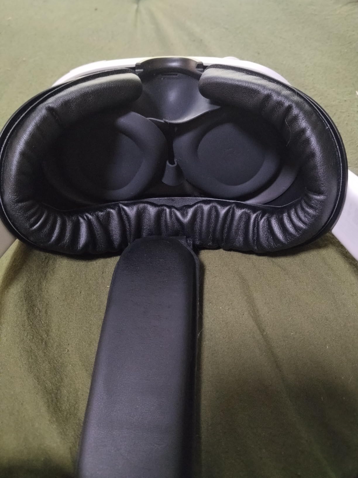 Facial Interface & Face Pad Cushion Compatible with Meta/Oculus Quest 3 Accessories, Replacement PU Leather Foam Cushion, Anti-Sweat, Anti-Leakage Silicone Face Cover, Not Fit Quest 3S customer photo 2