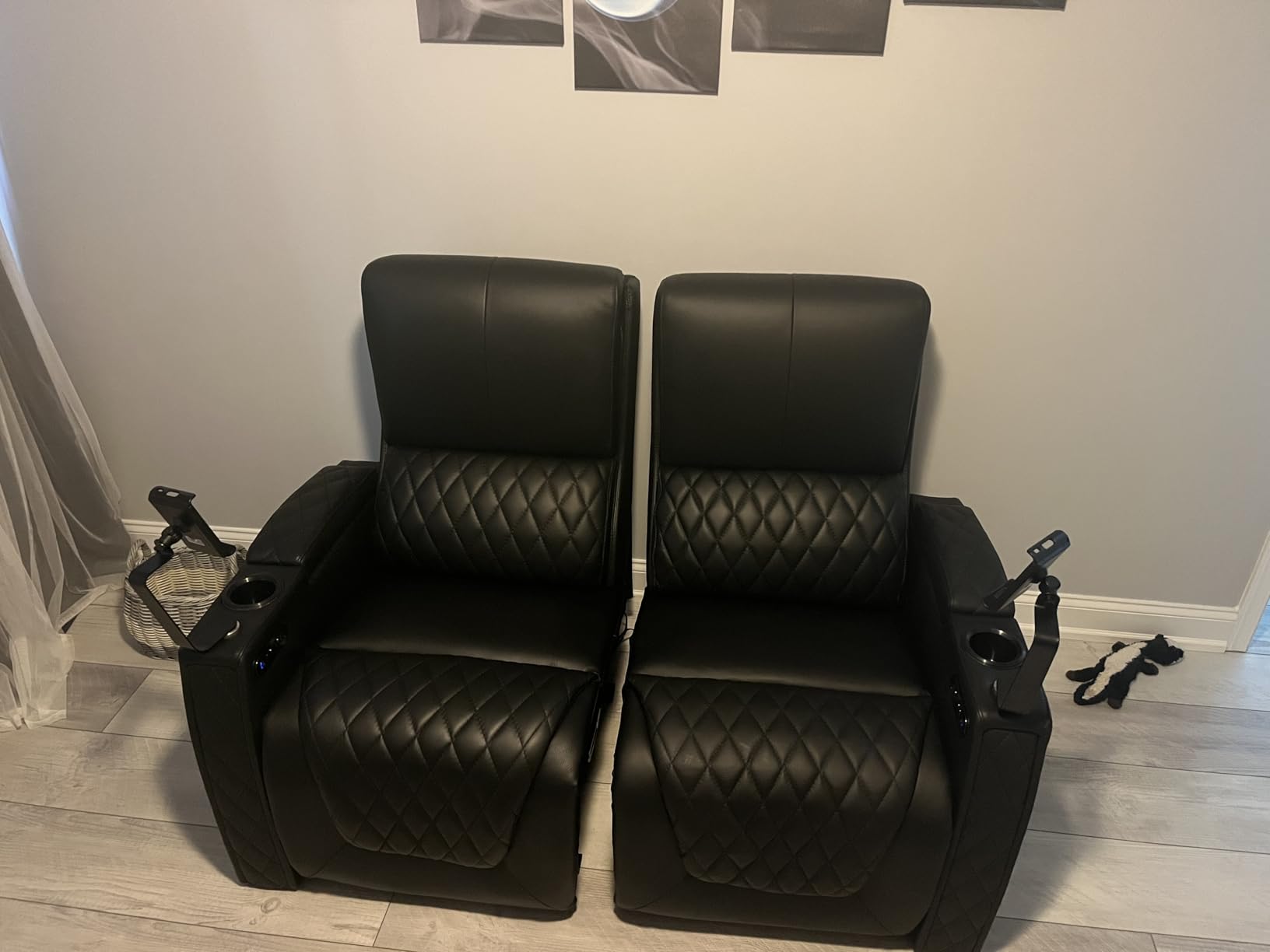 Home Theater Seating, Top Grain Leather Movie Theater Seat | Black Row of 1, Zero Gravity, Power Headrest, Tray Table, Electric Recliner Chair for Living Room customer photo 1
