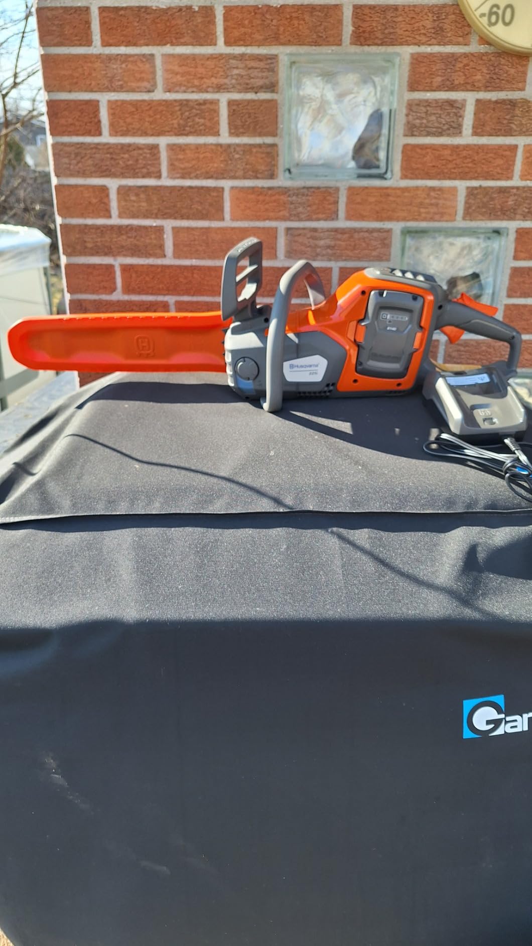 Husqvarna Power Axe 225i Battery Operated Chainsaw, Outdoor Tools | 14-inch electric chainsaw with battery and charger, tool-less chain tensioning, active cooling system, for woodcutting customer photo 1