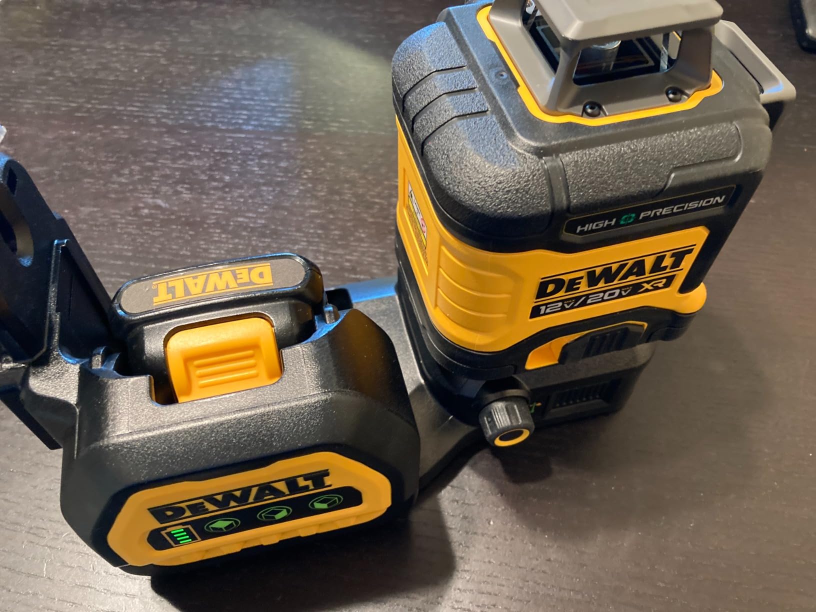 DEWALT 12V/20V MAX XR Line Laser, High Precision 3 X 360, Green, Battery and Charger Included (DCLE34033D1) customer photo 2