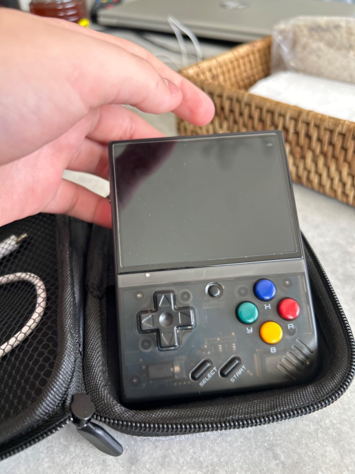 Miyoo Mini Plus, Retro Gaming Console with 64G Memory Card, 3.5-inch IPS Screen, 3000mAH Long Endurance Battery, with Storage Case, Support 10000+ Games (Black 64G) customer photo 1