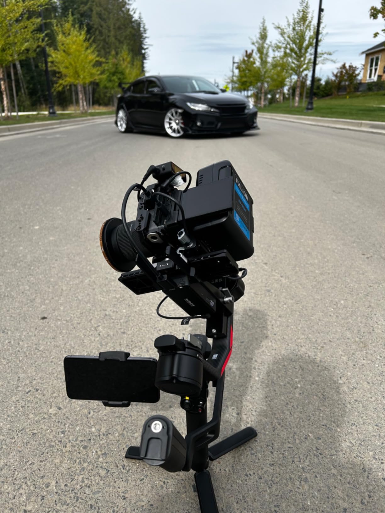 DJI RS 4 Pro, 3-Axis Gimbal Stabilizer for DSLR & Cinema Camera Stabilizer Canon/Sony/Panasonic/Nikon/Fujifilm, 2nd-Gen Native Vertical Shooting, 4.5kg (10lbs) Payload, Dual Focus & Zoom Motors customer photo 2