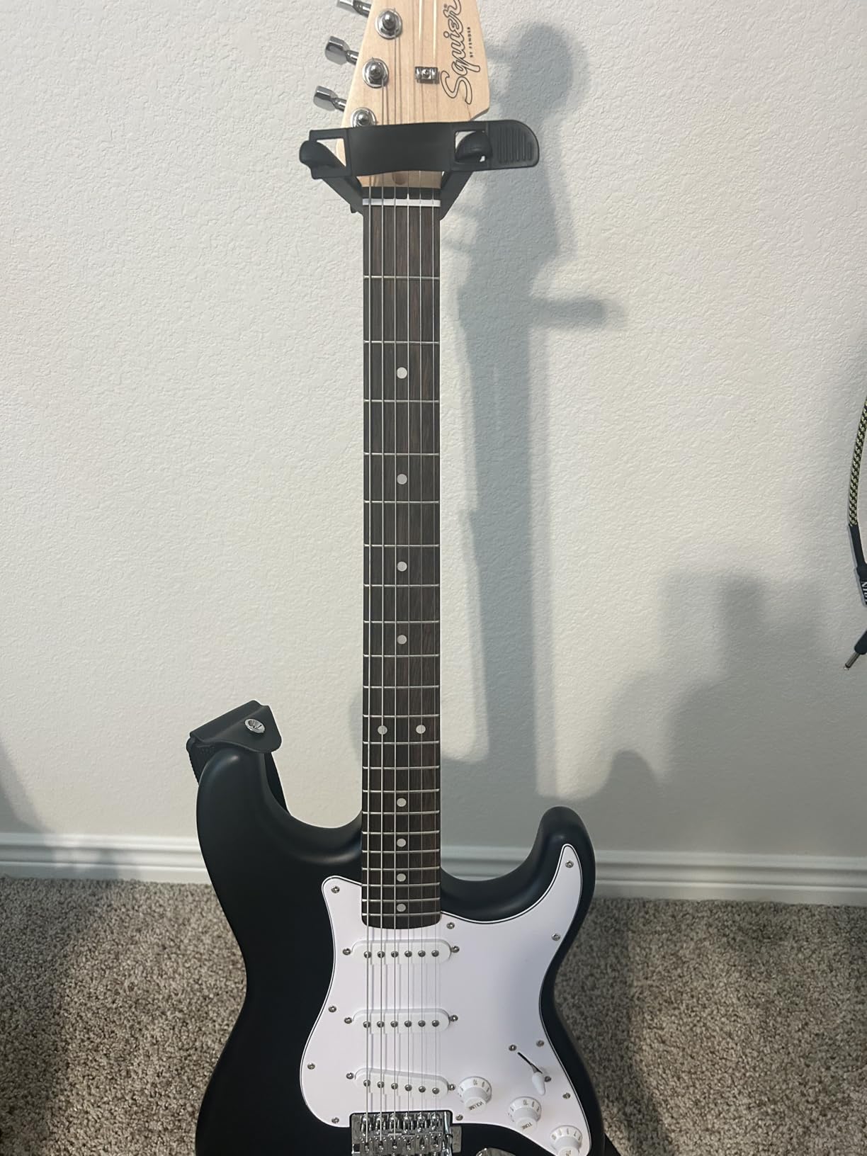 Fender Squier Debut Series Stratocaster Electric Guitar, Beginner Guitar, with 2-Year Warranty, Includes Free Lessons, Black with Matte Finish customer photo 2