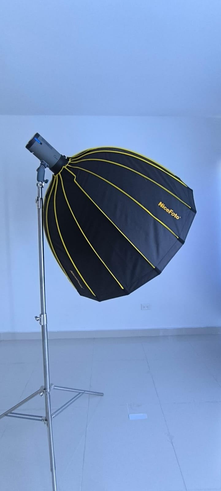 NEEWER Q300 300Ws 2.4G Outdoor Studio Flash with Q Compact Wireless Trigger, 7800mAh Li-ion Battery Powered Strobe Light Photography Cordless Monolight with 1000 Full Power Flash 0.4-2.5s Recycle customer photo 2