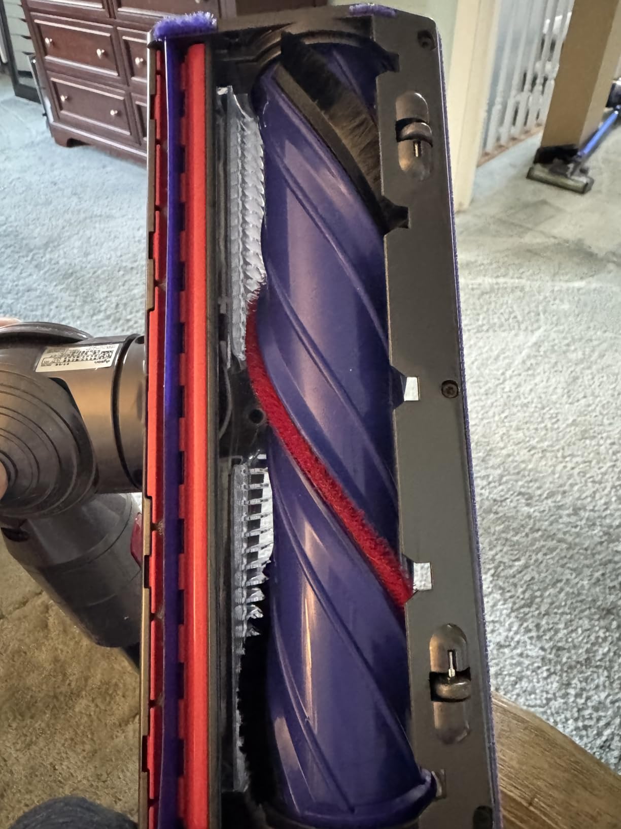 Dyson V8 Plus Cordless Vacuum, Cleans Hard Floors and Carpets, Detangles, Converts to Handheld, 115AW, 2 Power Modes, Up to 40 Minutes customer photo 1