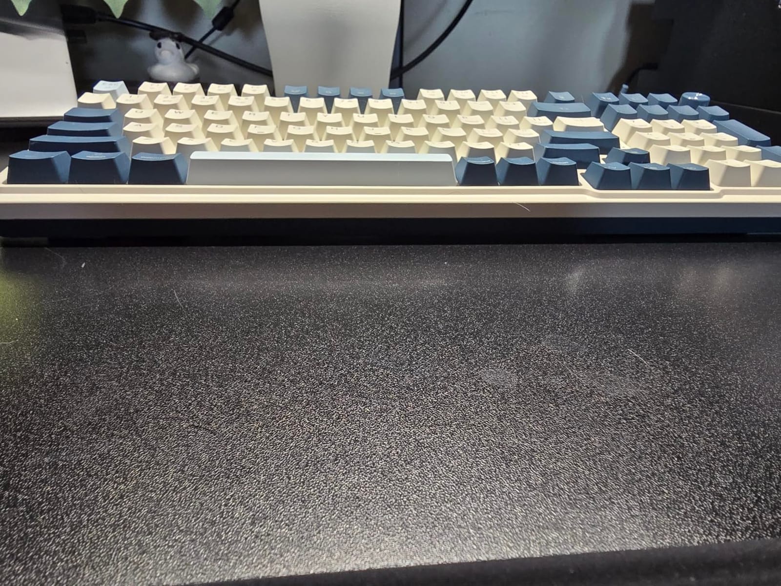 Redragon K686 PRO SE 98 Keys Wireless Gasket RGB Gaming Keyboard, 3-Mode Anime Mechanical Keyboard w/Hot-Swap Socket, Dedicated Knob Control & 5-Layer Noise Dampening, Custom Hi-Fi Linear Switch customer photo 1
