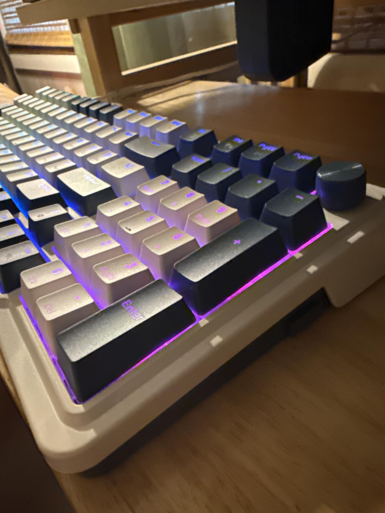 Redragon K686 PRO SE 98 Keys Wireless Gasket RGB Gaming Keyboard, 3-Mode Anime Mechanical Keyboard w/Hot-Swap Socket, Dedicated Knob Control & 5-Layer Noise Dampening, Custom Hi-Fi Linear Switch customer photo 2