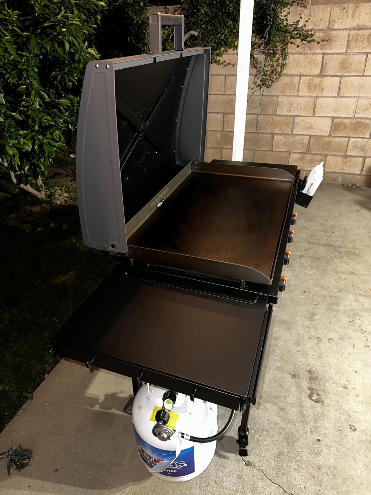 Blackstone 2310 Iron Forged 36 Omnivore Griddle with X-Braced Hood, Powder Coated Steel, Black customer photo 2