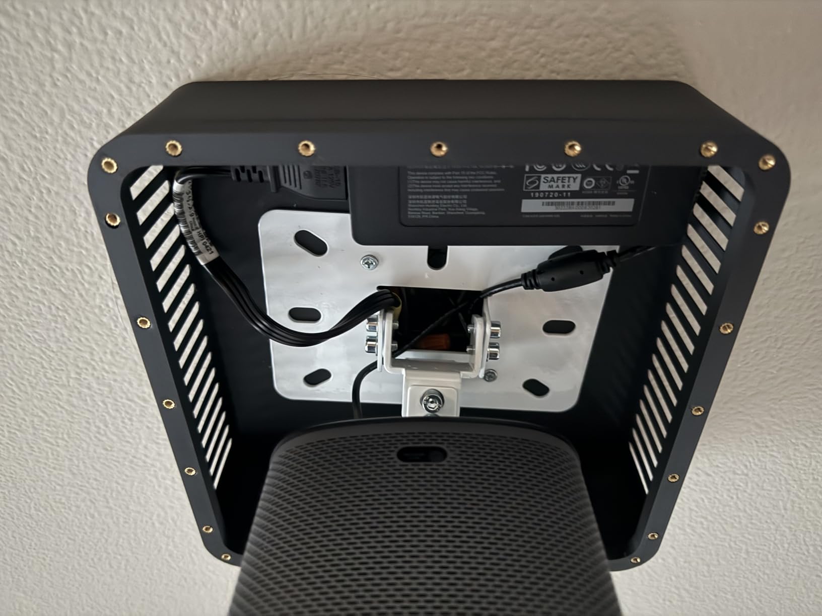 XINLEI Universal Projector Ceiling Mount Low Profile Projector Mount w/Retractable Arms and Multiple Adjustment Function, Black PR14B customer photo 2