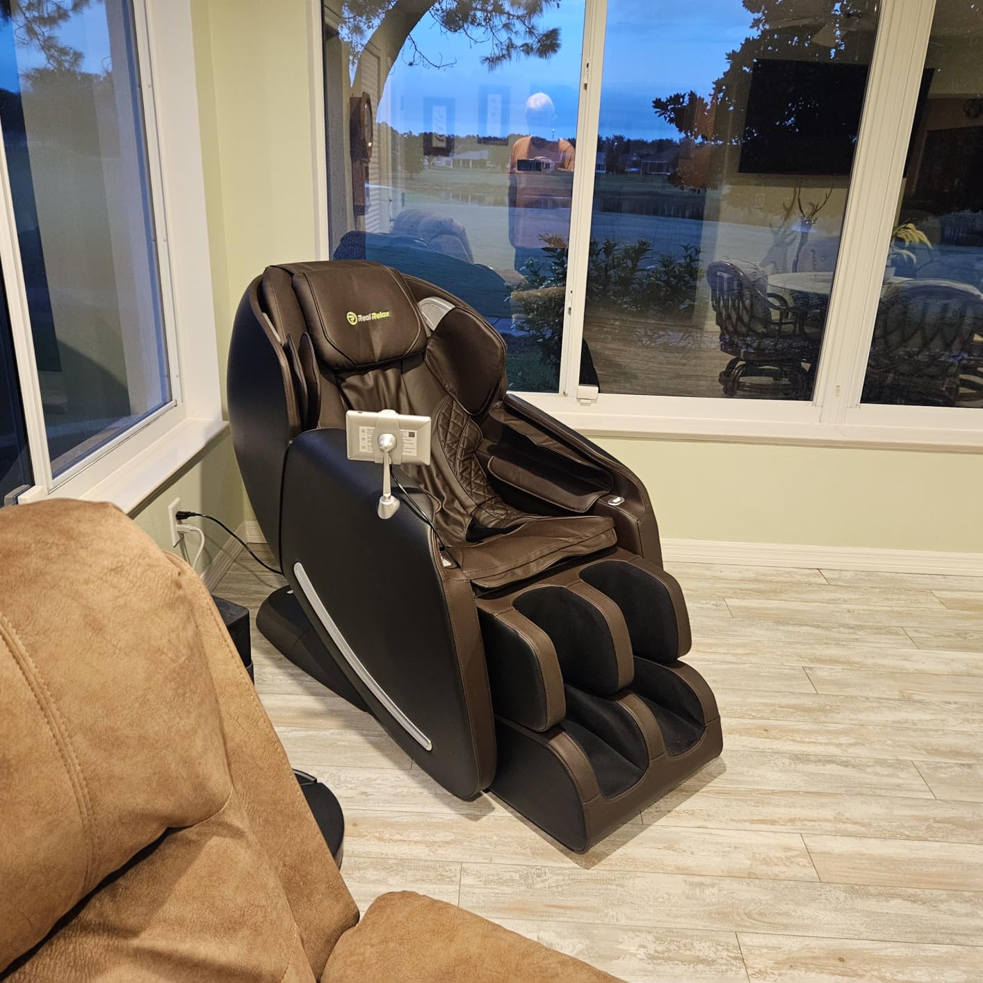 Real Relax Massage Chair Full Body with Unique Phone Controller, Zero Gravity 3D SL-Track Recliner with APP Control, Child Lock, Pause Button, Favor-06, Black customer photo 2