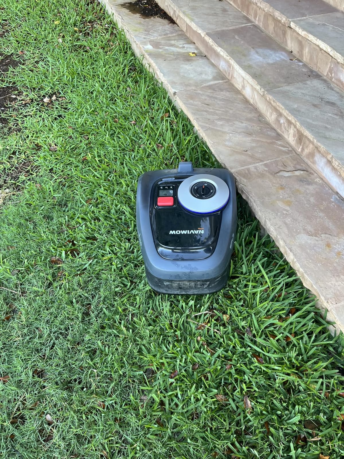 Segway Navimow i110N Robot Lawn Mower Perimeter Wire Free 1/4 Acre RTK+Vision Robotic Lawnmower, AI-Assisted Mapping, Virtual Boundary, APP Control, 58dB(A) Quiet, Multi-Zone Management customer photo 1