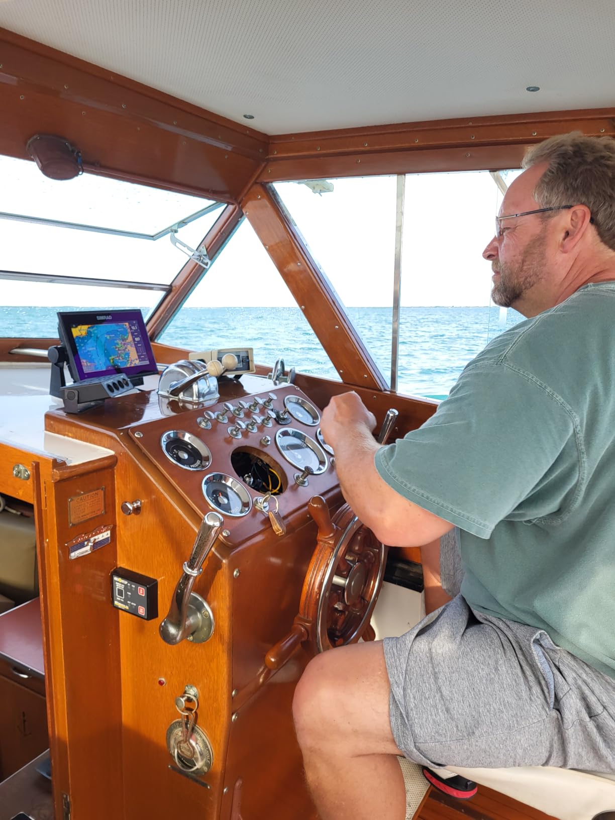 Simrad GO Chartplotter and Fish Finder, with Transducer and Radar Options, Preloaded C-MAP Discover Chart Card customer photo 1