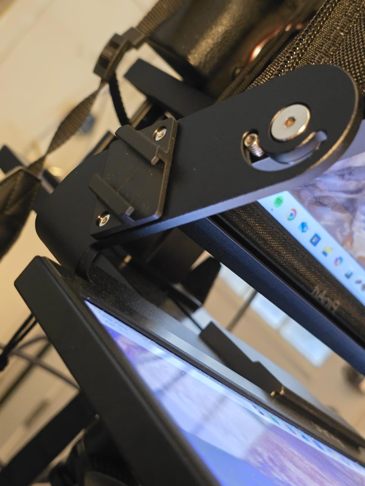 Neewer Teleprompter X14 III with RT113 Remote/App Control, 45° Tilt 14