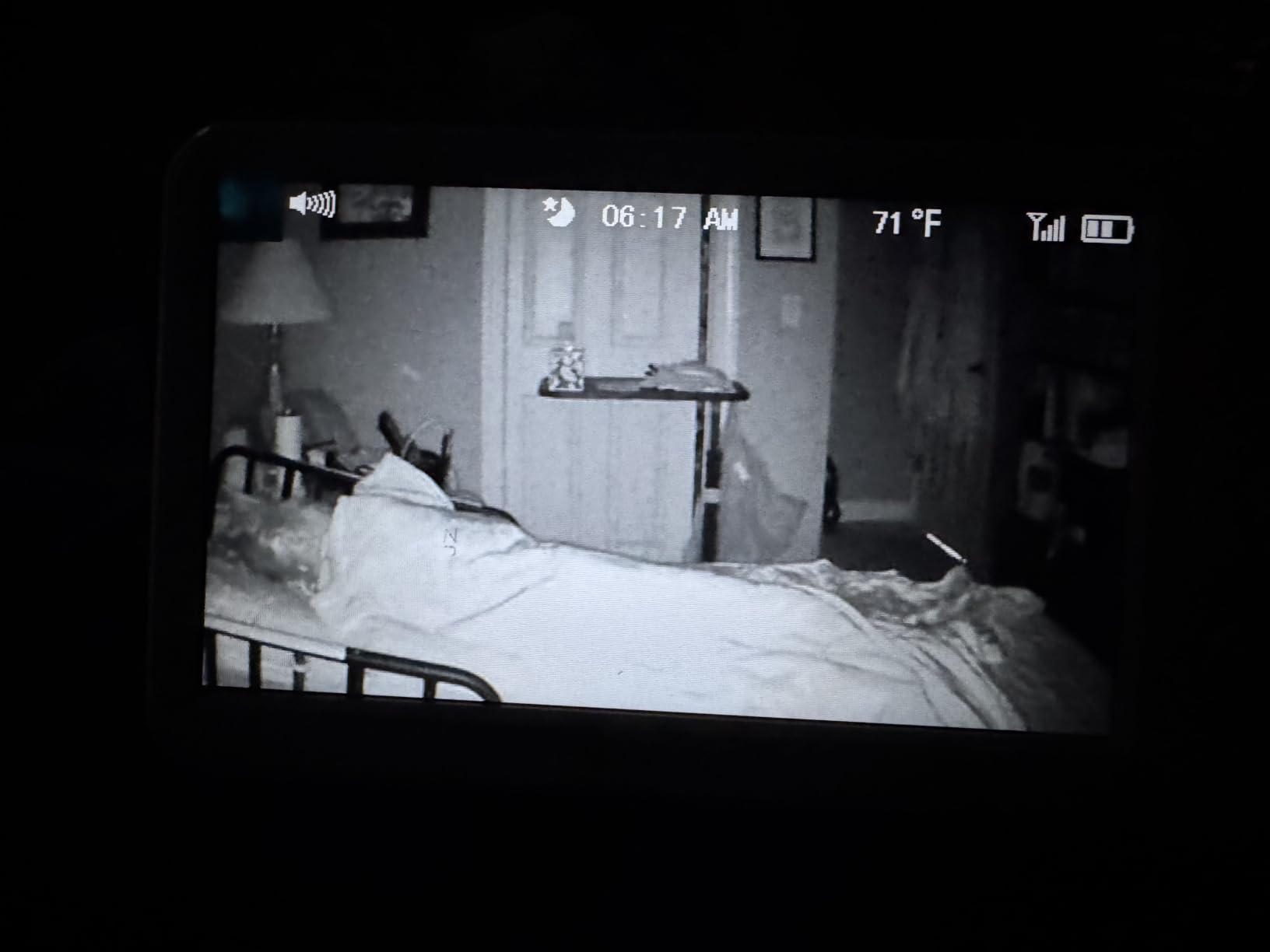 HelloBaby 6'' No WiFi Video Baby Monitor with Camera Audio, 30H Battery | World's First 6