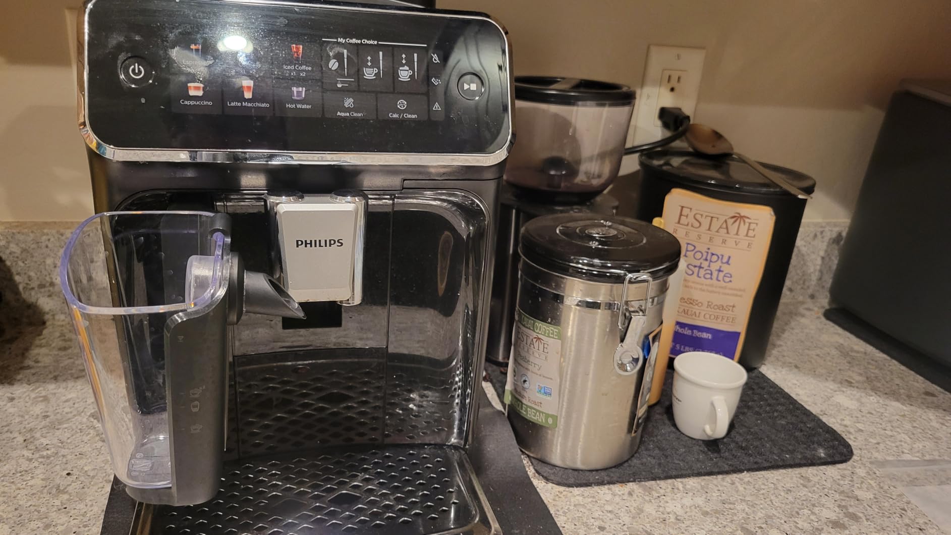 PHILIPS 3300 Series Fully Automatic Espresso Machine, LatteGo Milk System | 5 Hot & Iced Coffee Pre-Sets, ceramic grinder, customizable coffee strength & milk settings, hot water, 15 bars (EP3341/50) customer photo 2
