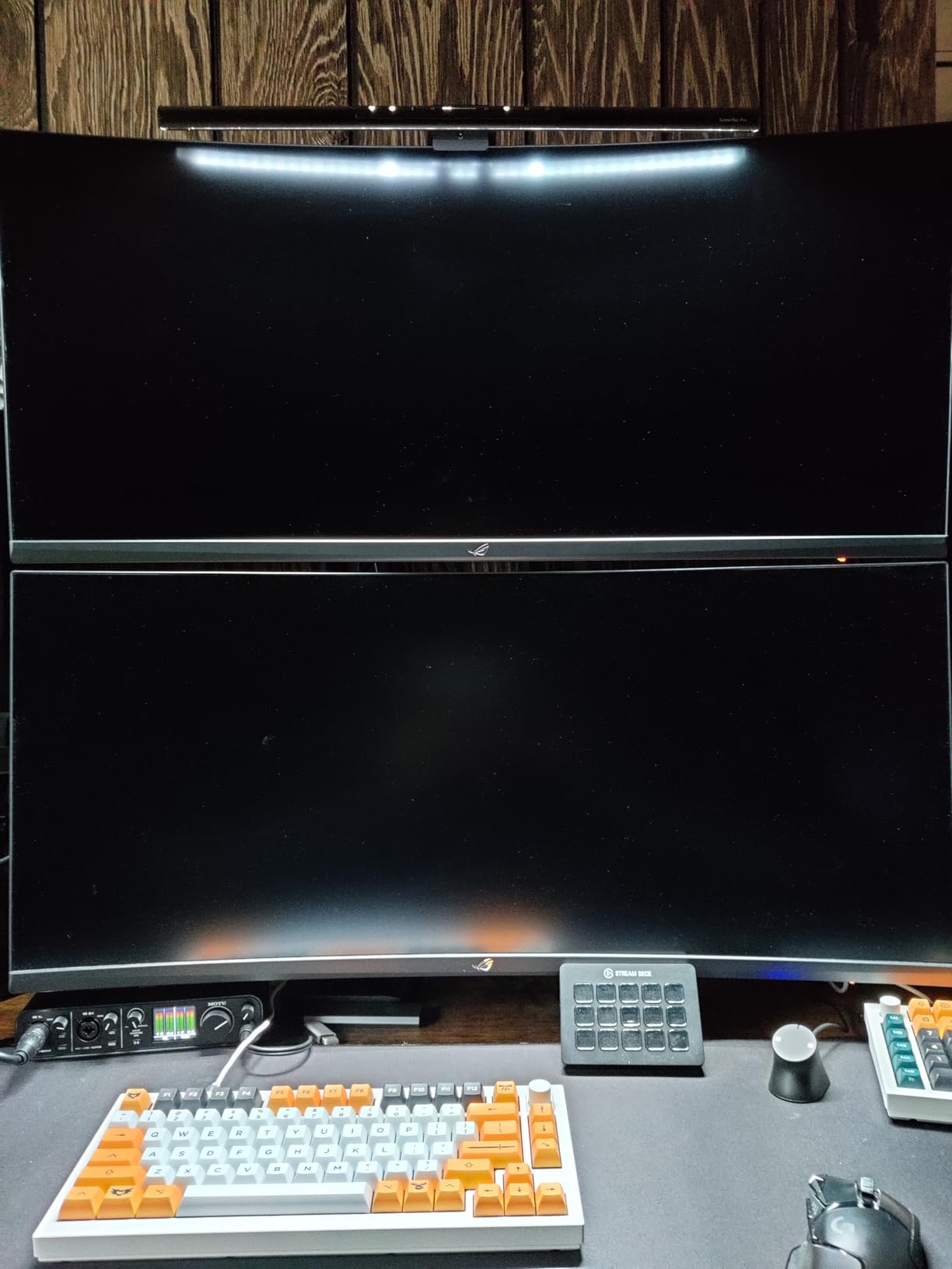 BenQ ScreenBar Pro LED Monitor Light Bar (Black) - Ultrawide Lighting, Motion Sensor, Adjustable Brightness/Color Temperature, Eye-Care USB-C Monitor lamp, No Glare, Curved Monitors customer photo 2