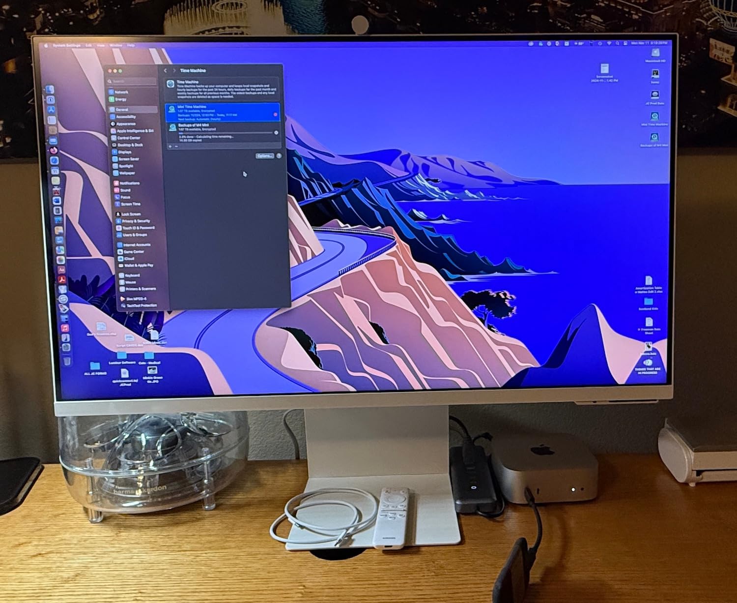 Samsung 32-Inch M8 (M80D) Series 4K UHD Smart Monitor with Streaming TV, Speakers, HDR10+, AI Upscaling, USB-C, Ergonomic Stand, SlimFit Camera, Gaming Hub, LS32DM801UNXZA, 2024 customer photo 1