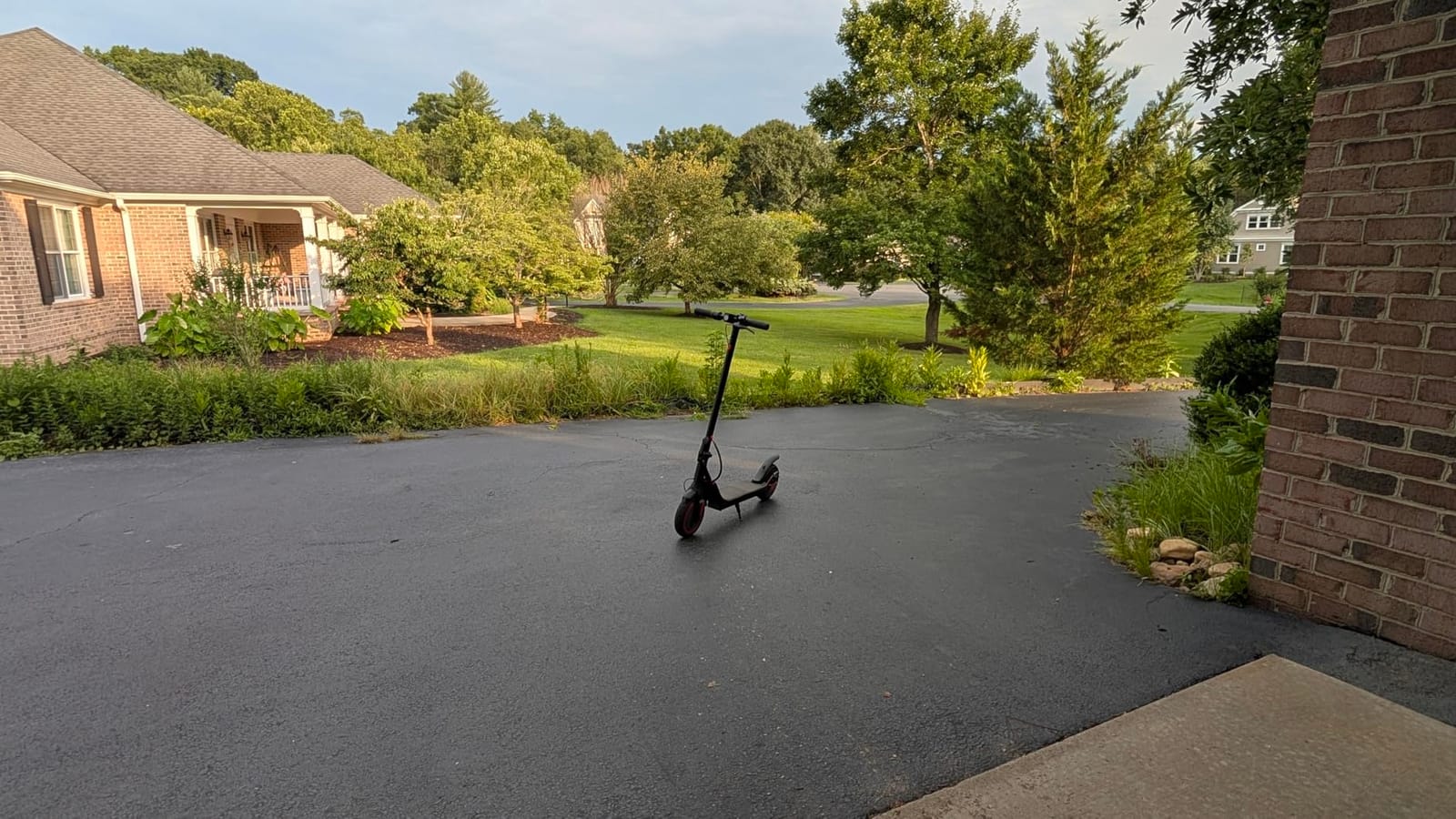 iScooter Electric Scooter for Adults, Foldable E-Scooter for Commuting | Cruise control, Smart App, dual braking, LED lights customer photo 2