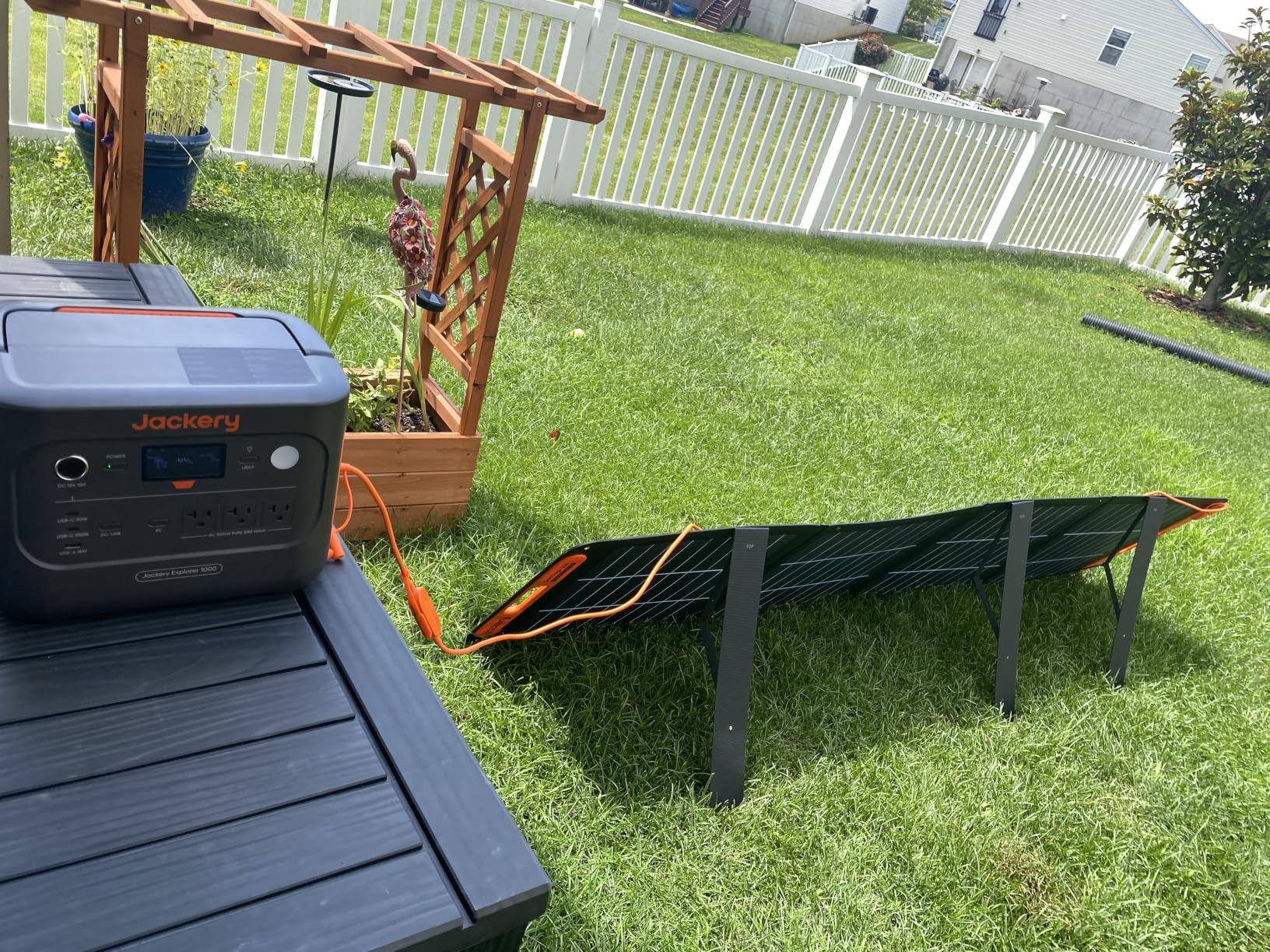 Jackery Solar Generator 1000 v2 with 200W Solar Panel, 1070Wh Portable Power Station LiFePO4 Battery, 1500W AC/100W USB-C Output, 1Hr Fast Charge For Outdoor, Off-Grid Living, RV, Emergency customer photo 1