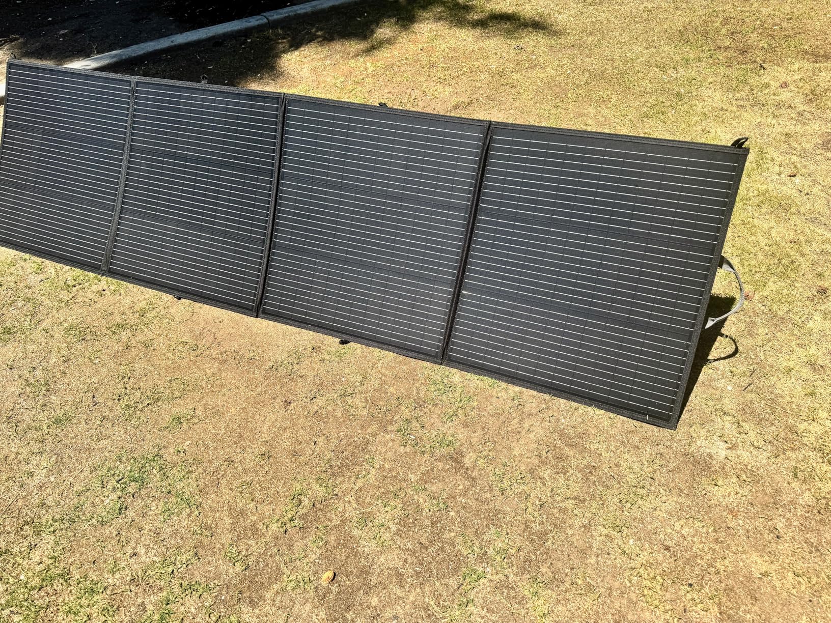 Portable Solar Panel 220W 40V Monocrystalline Foldable Solar Panels Charger Power Backup, IP67 Waterproof for Power Station RV Camping Off Grid Fishing customer photo 1