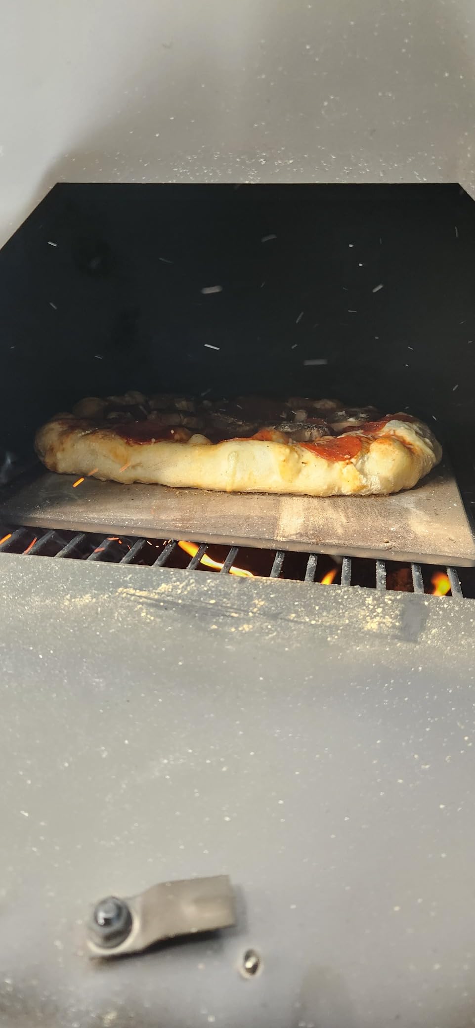 Giantex Outdoor Pizza Oven Wood Fired, Pizza Maker on Wheels | 2 Side Tables, Built-in Thermometer, Pizza Stone, Pizza Peel, Cover, Cooking Grids, for Camping Backyard BBQ Party customer photo 1
