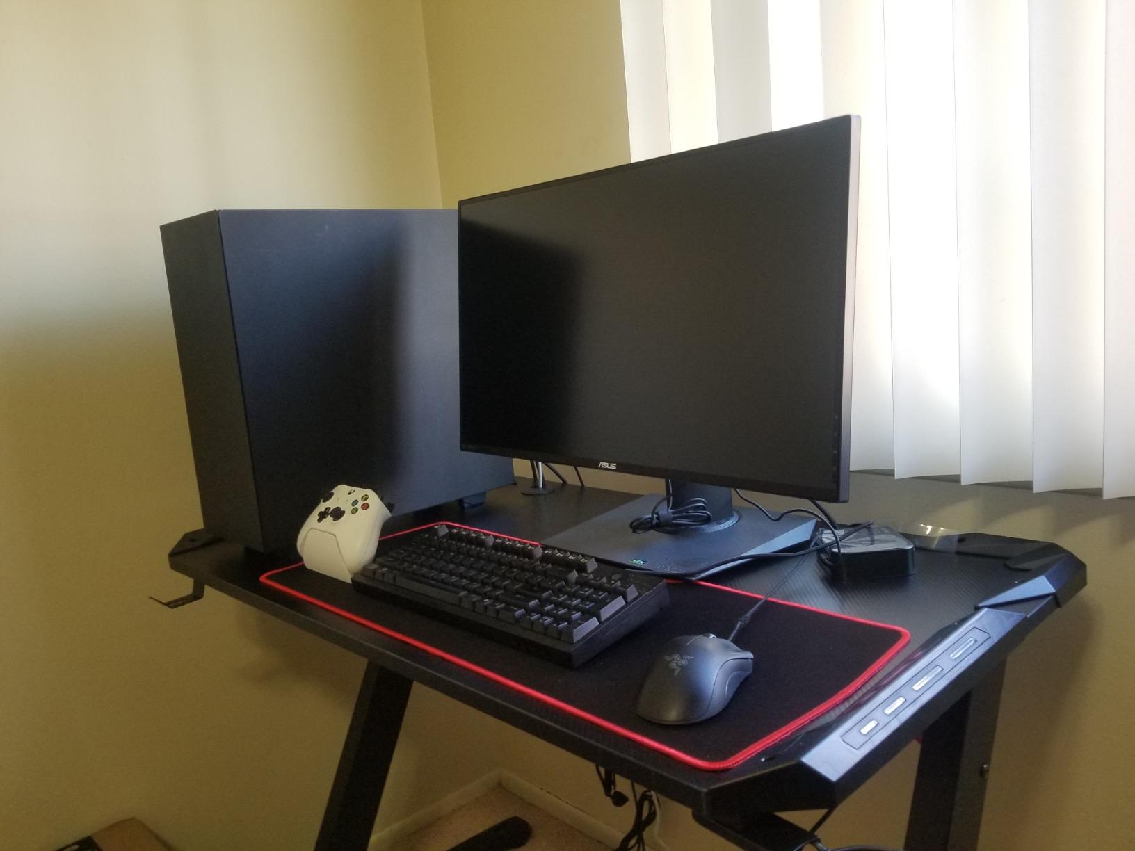 EUREKA ERGONOMIC Gaming Desk with LED Lights Home Office RGB Table, Small Gaming Desk, Computer Table, Black customer photo 2