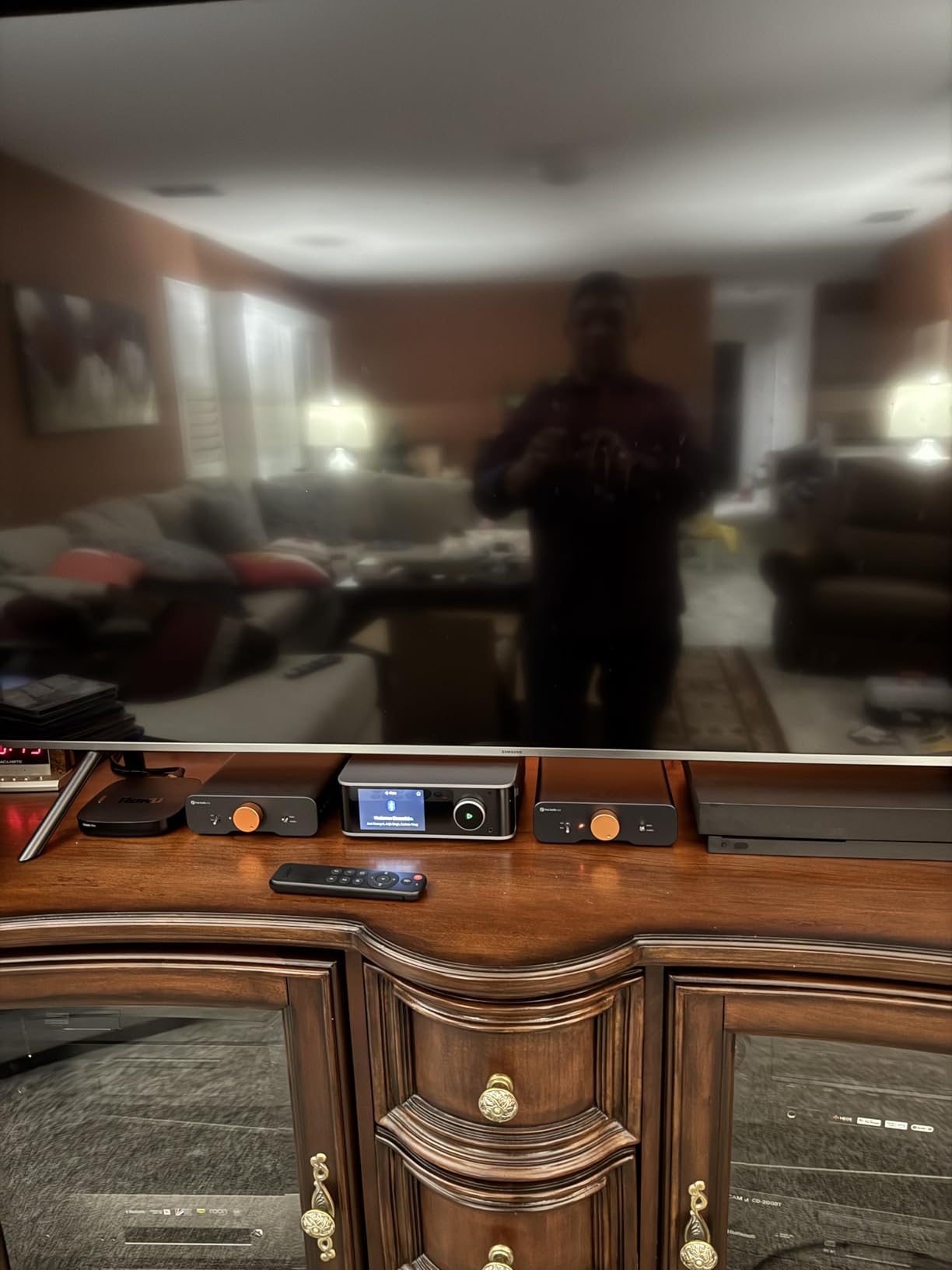 WiiM Ultra Hi-Res Music Streamer with Touchscreen & ESS DAC, Space Gray customer photo 1