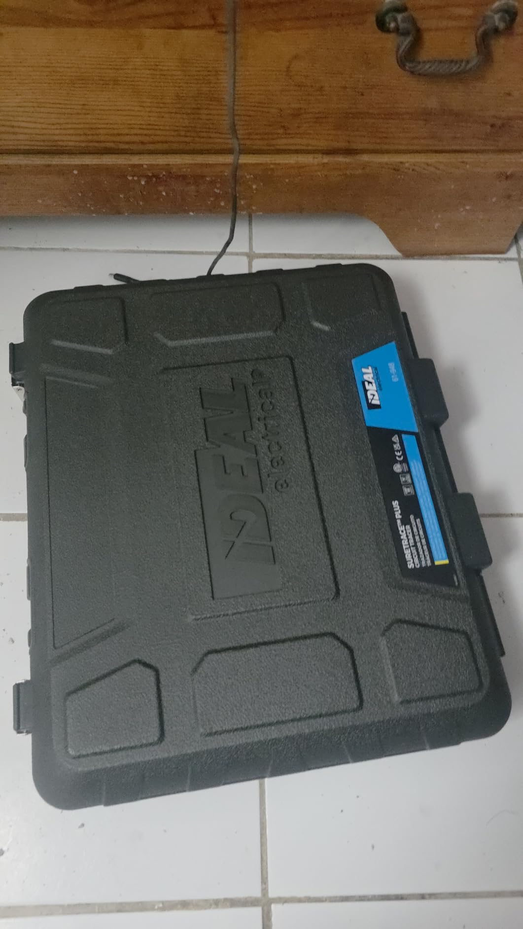 Ideal Electrical SureTrace Plus Circuit Tracer, Circuit Breaker Finder Tool | AC circuit breaker finder, built-in continuity test, traces up to 600V AC/DC, find breakers, fuses, wires, and splice errors customer photo 1