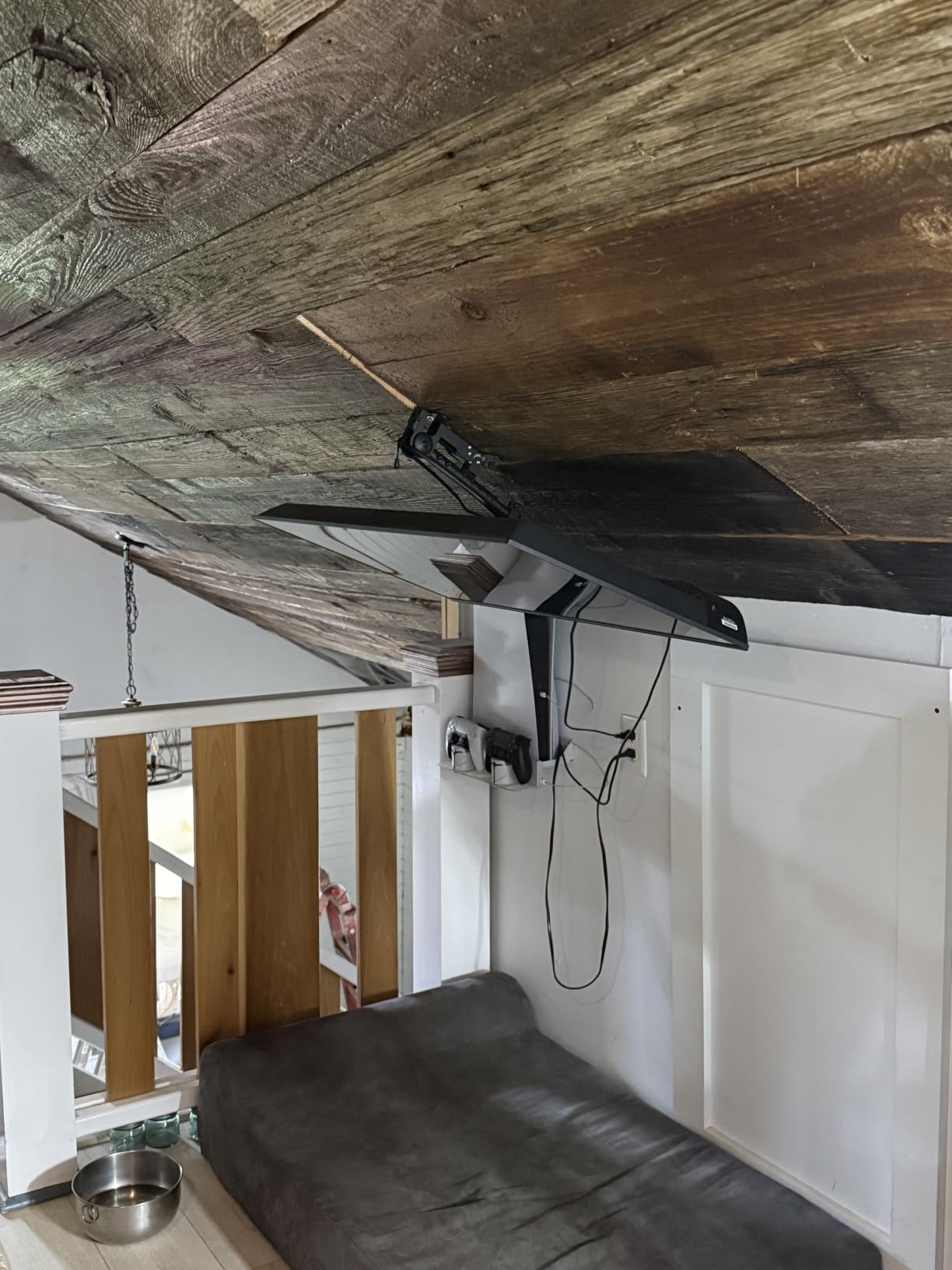 ELIVED Flip Down Ceiling TV Mount for Most 14-40 Inch TVs, 360° Swivel | Folding TV Bracket for Flat Pitched Roof, Height Adjustable for Patio, Full Motion Rotate, Tilt, Max VESA 200x200mm, 22 Lbs customer photo 2
