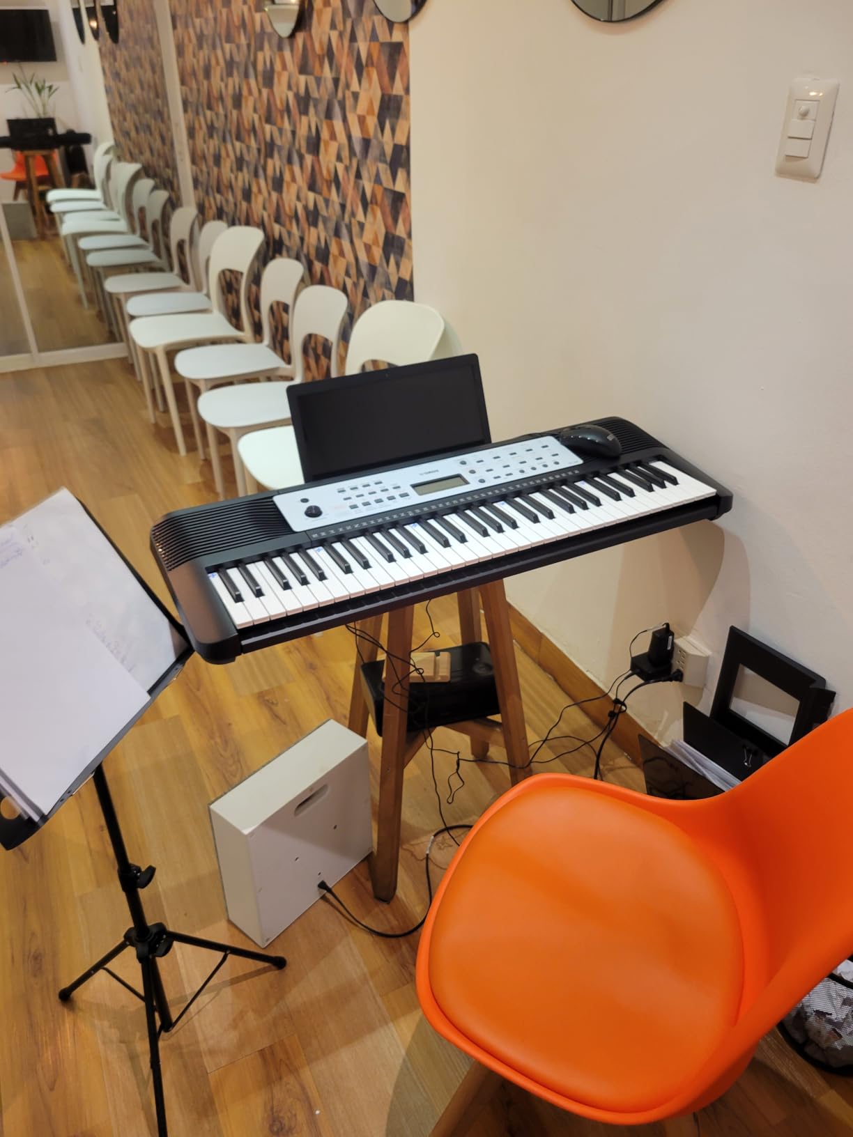 Yamaha 61-Key Portable Keyboard for Beginners with Built-In Songs, Quiz Mode, Music Rest, with Power Adapter YPT280 customer photo 2