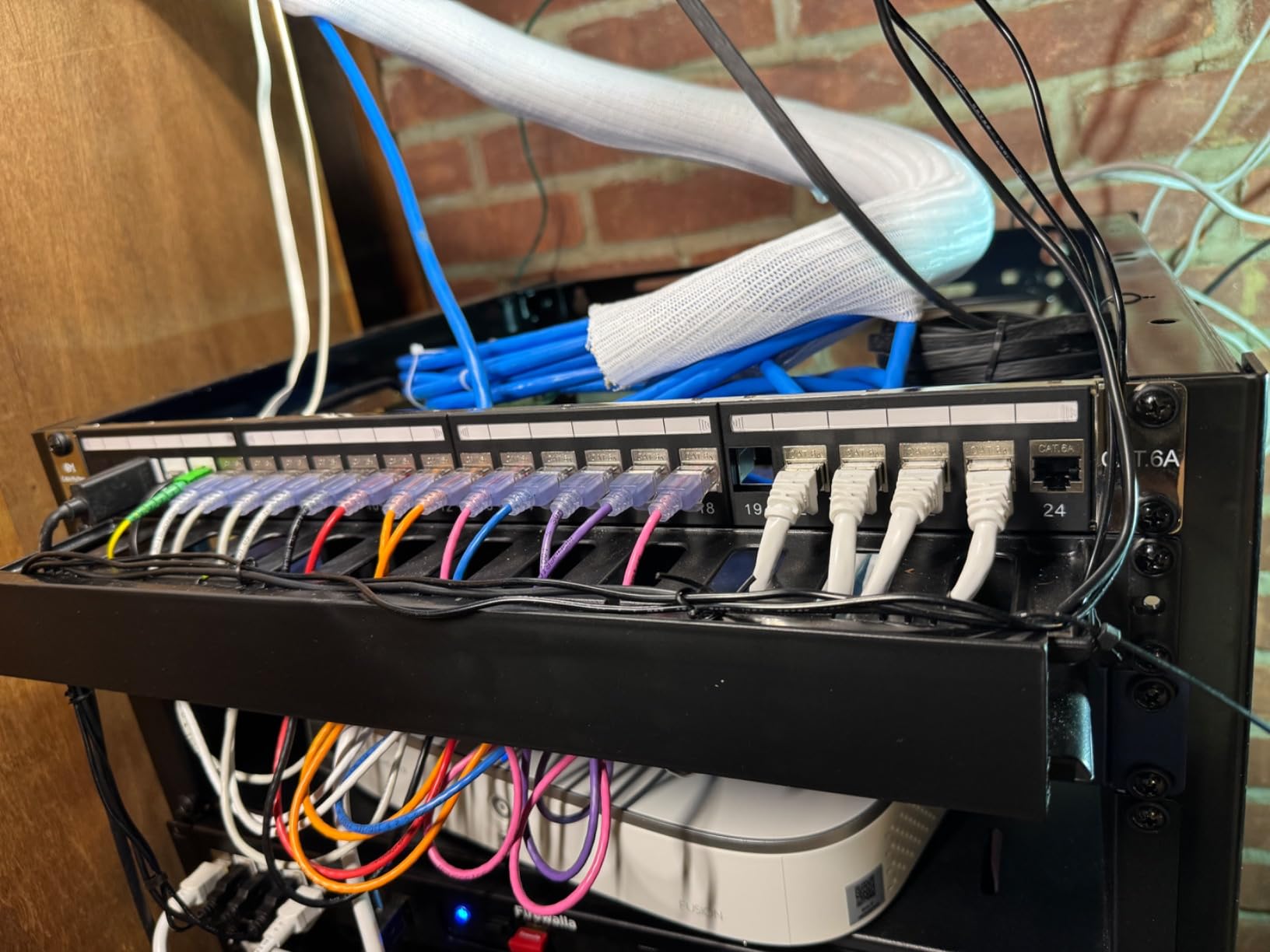 Cable Matters 10Gbps 1U 24-Port Cat6A Ethernet Patch Panel | 19-Inch, Inline Keystone, Cable Management Bar, Rackmount or Wall Mount RJ45 Patch Panel customer photo 2