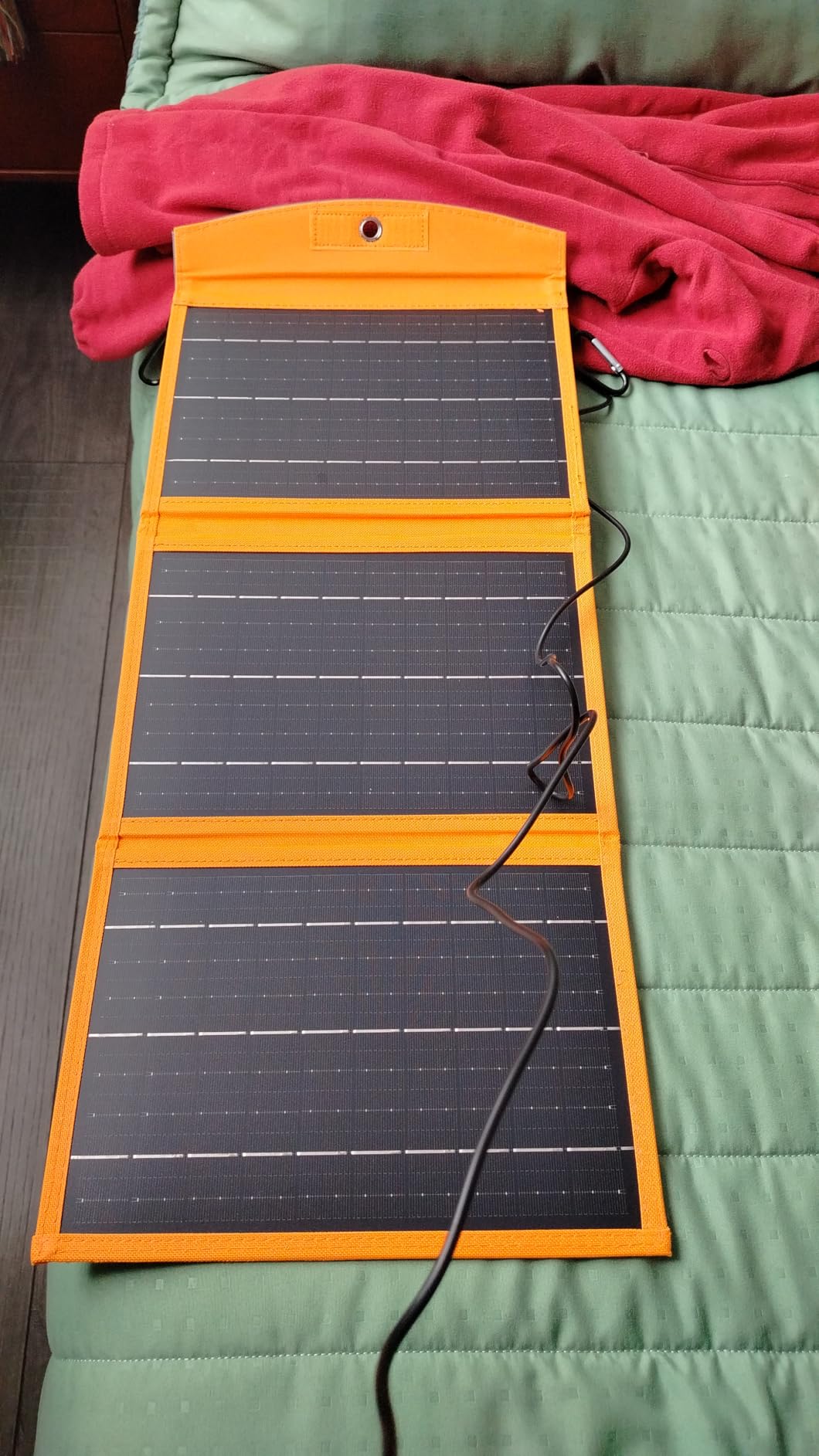 SOLUPUP Solar Panels 30W Portable Foldable Solar Charger with 5V USB-A and USB-C Fast Charging, IPX5 Waterproof for Camping, Hiking, Outdoor customer photo 2