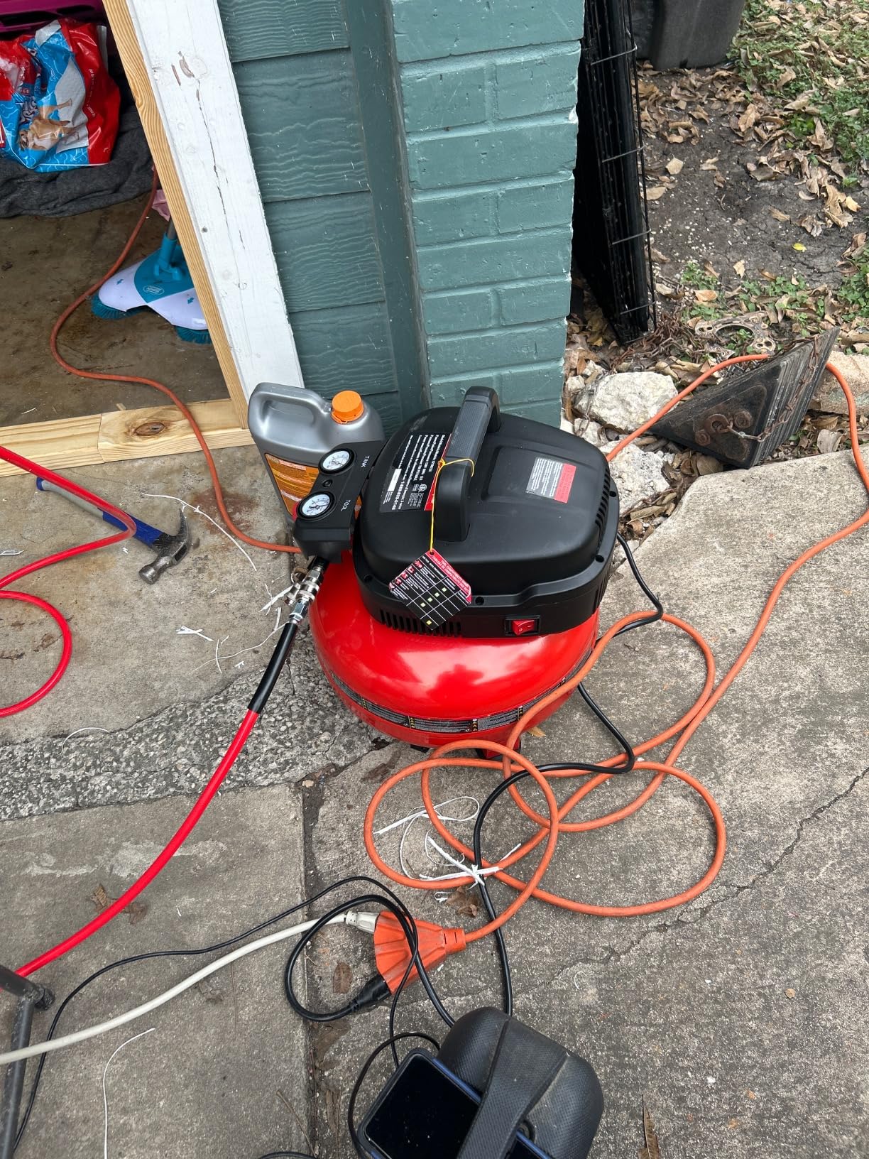 ECOMAX Air Compressor 6 Gallon 150 PSI Pancake Portable Oil-free Tank with 10 PCS Accessories Kit customer photo 2