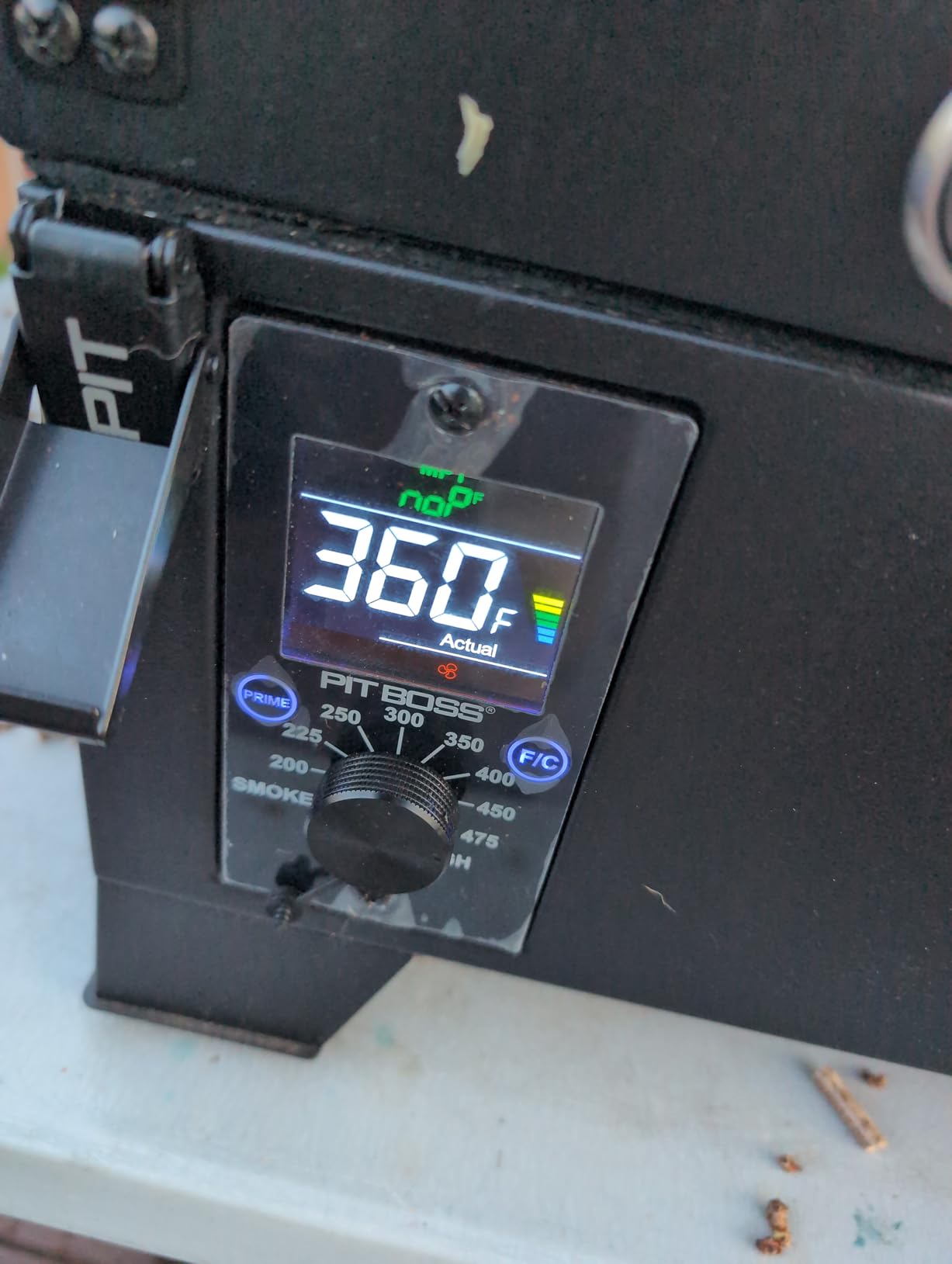 Pit Boss 150 Wood Pellet Grill & Smoker with Flame Broiler 256-Sq. In. Cooking Space, 180°F to 500°F Temperature Range, 7 lb. Pellet Hopper, for Tailgating, Camping, or Travel, Black customer photo 1